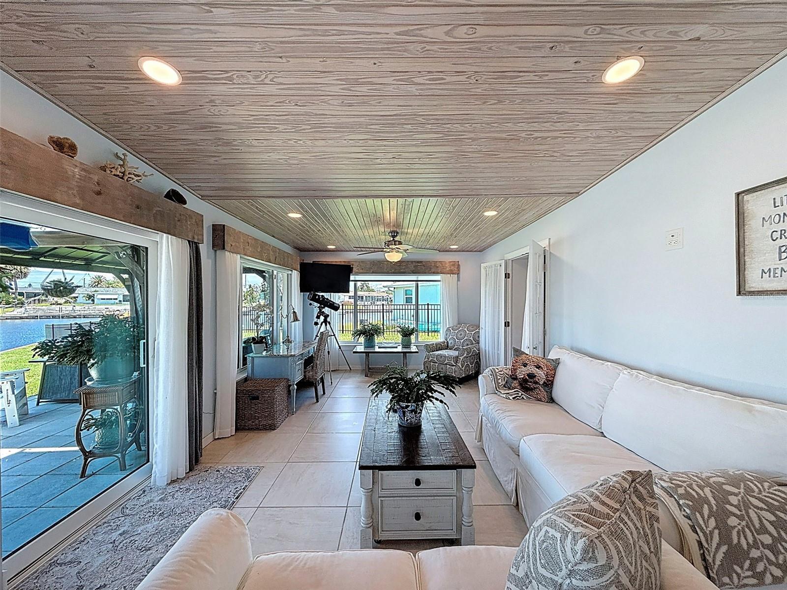 Listing photo id 12 for 12817 2nd Isle