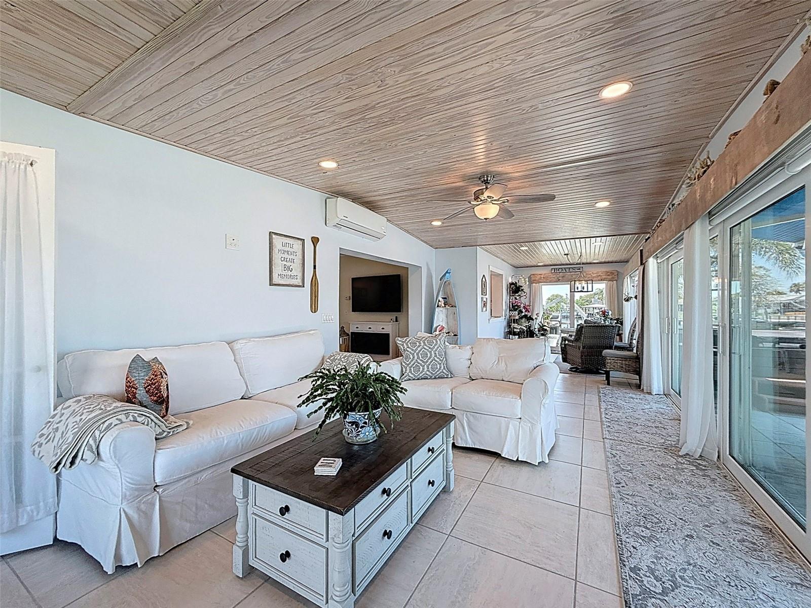 Listing photo id 14 for 12817 2nd Isle