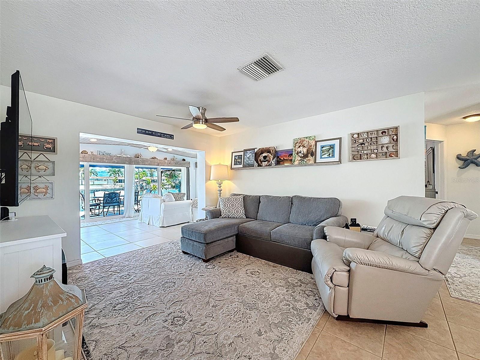 Listing photo id 0 for 12817 2nd Isle