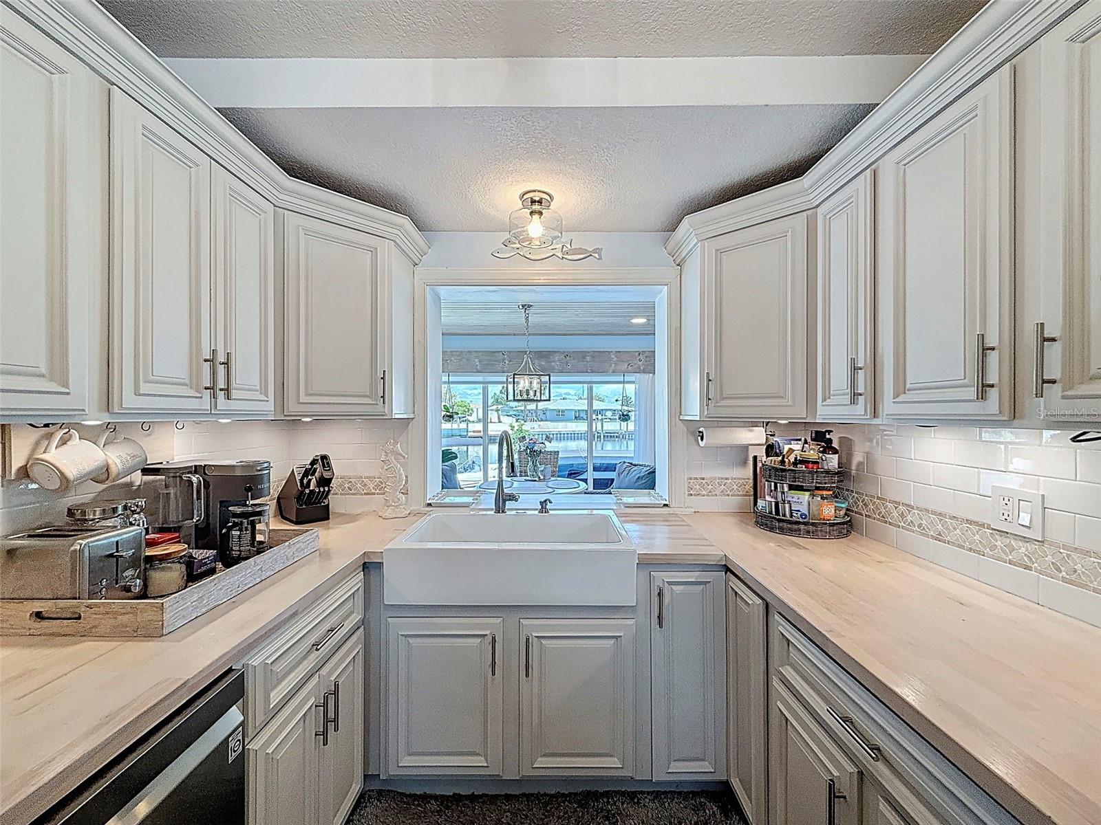 Listing photo id 27 for 12817 2nd Isle