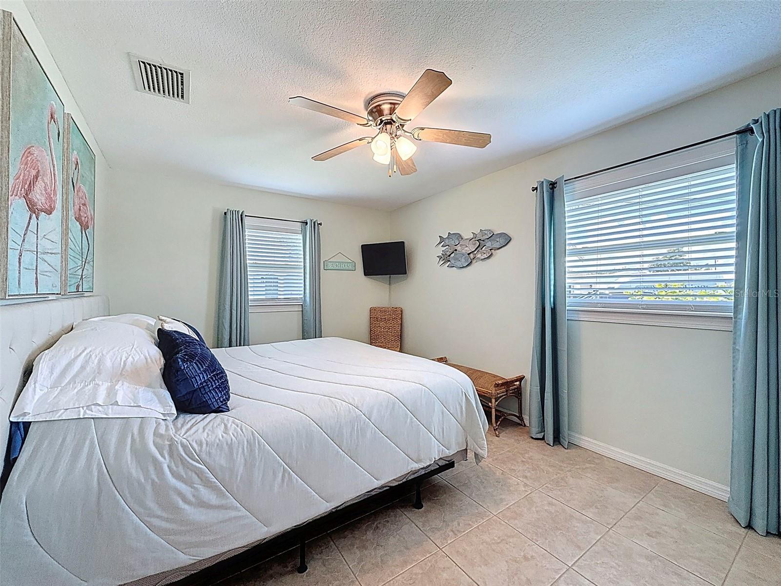Listing photo id 31 for 12817 2nd Isle