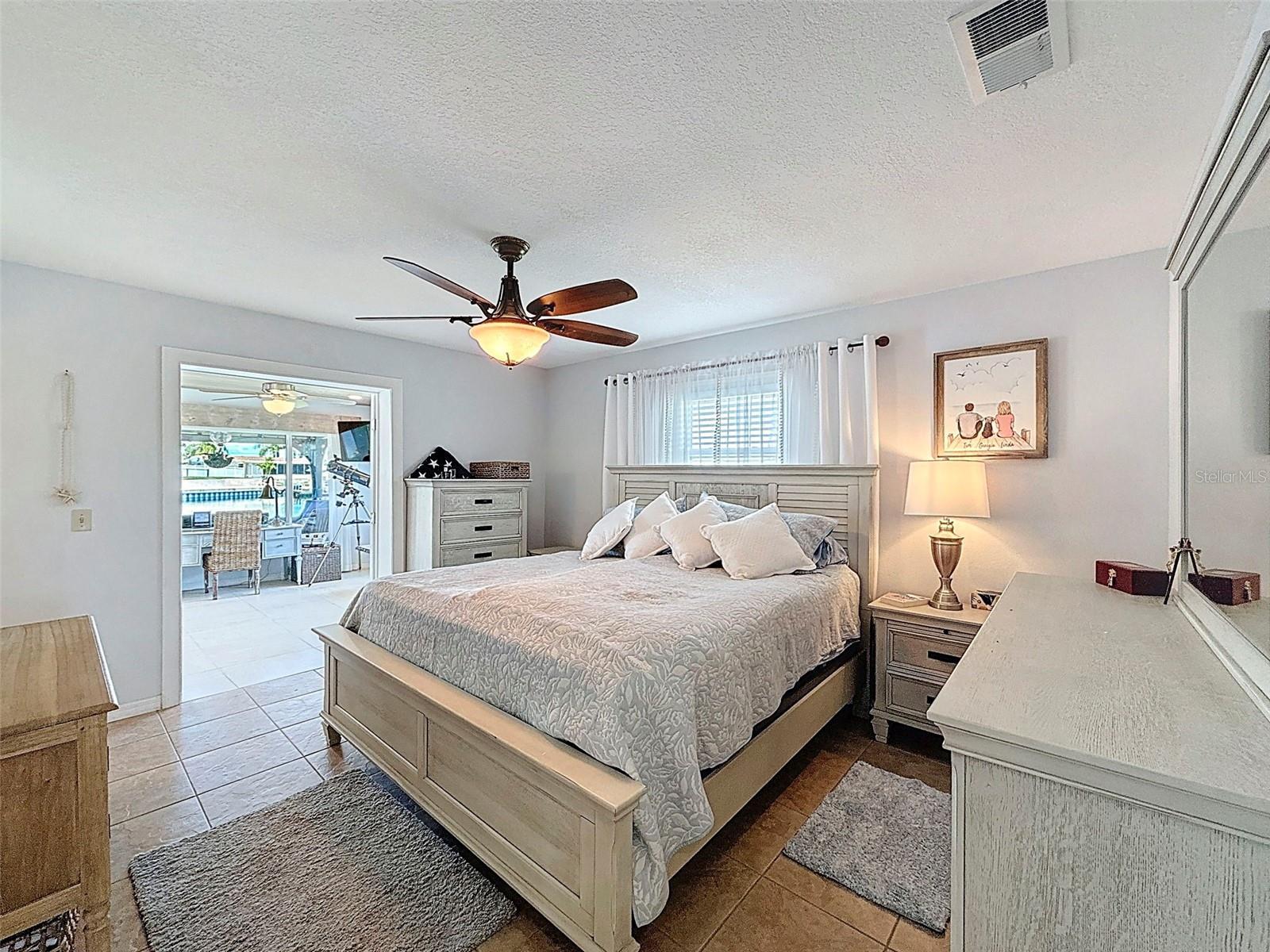 Listing photo id 35 for 12817 2nd Isle