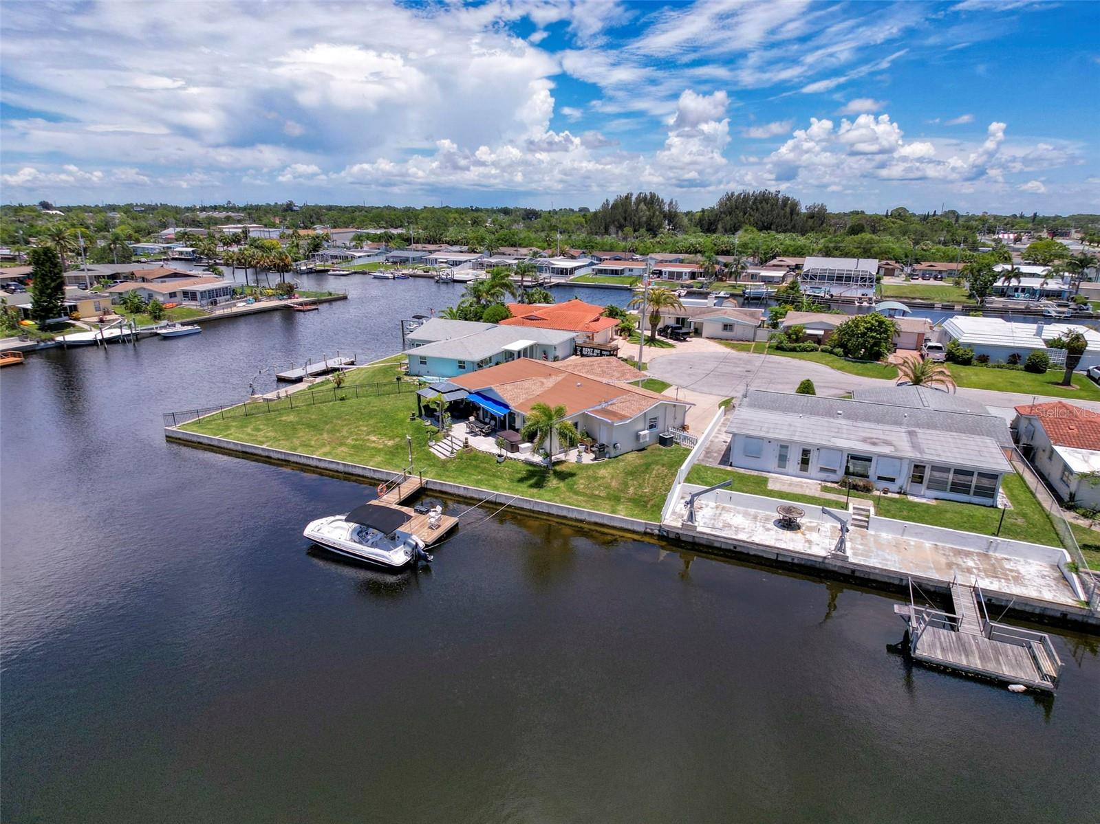 Listing photo id 2 for 12817 2nd Isle