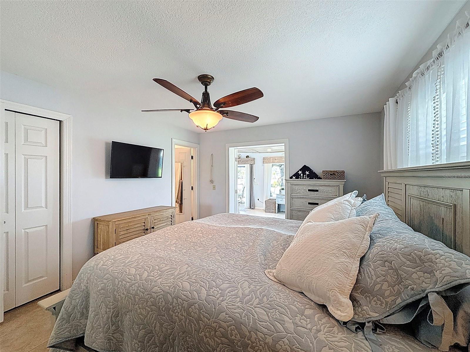 Listing photo id 39 for 12817 2nd Isle