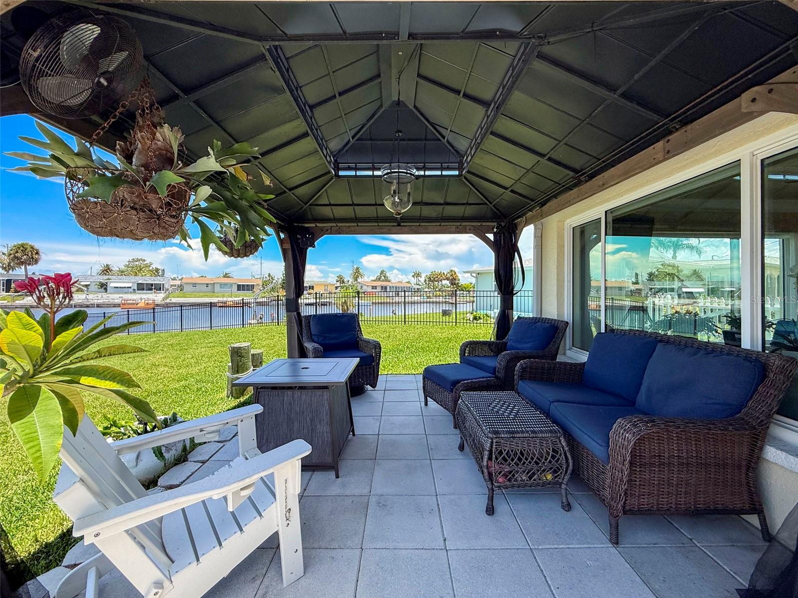 Listing photo id 47 for 12817 2nd Isle