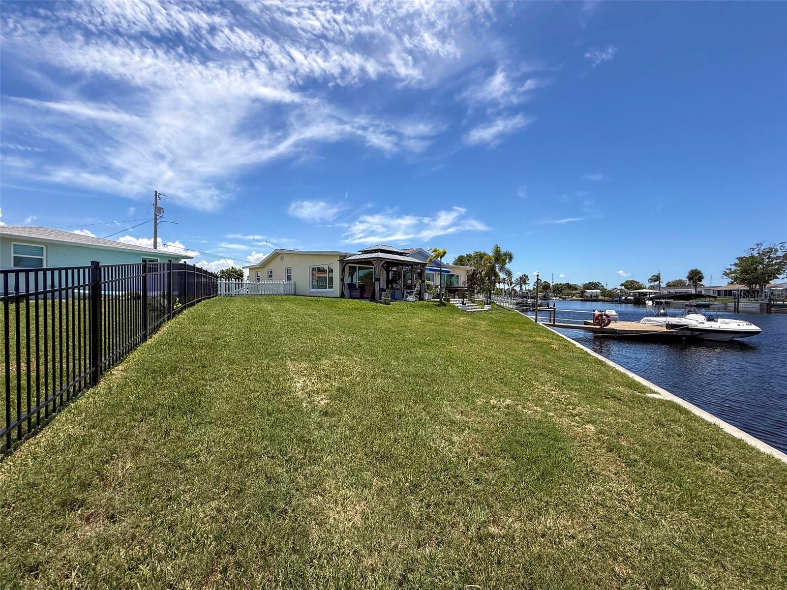 Listing photo id 54 for 12817 2nd Isle