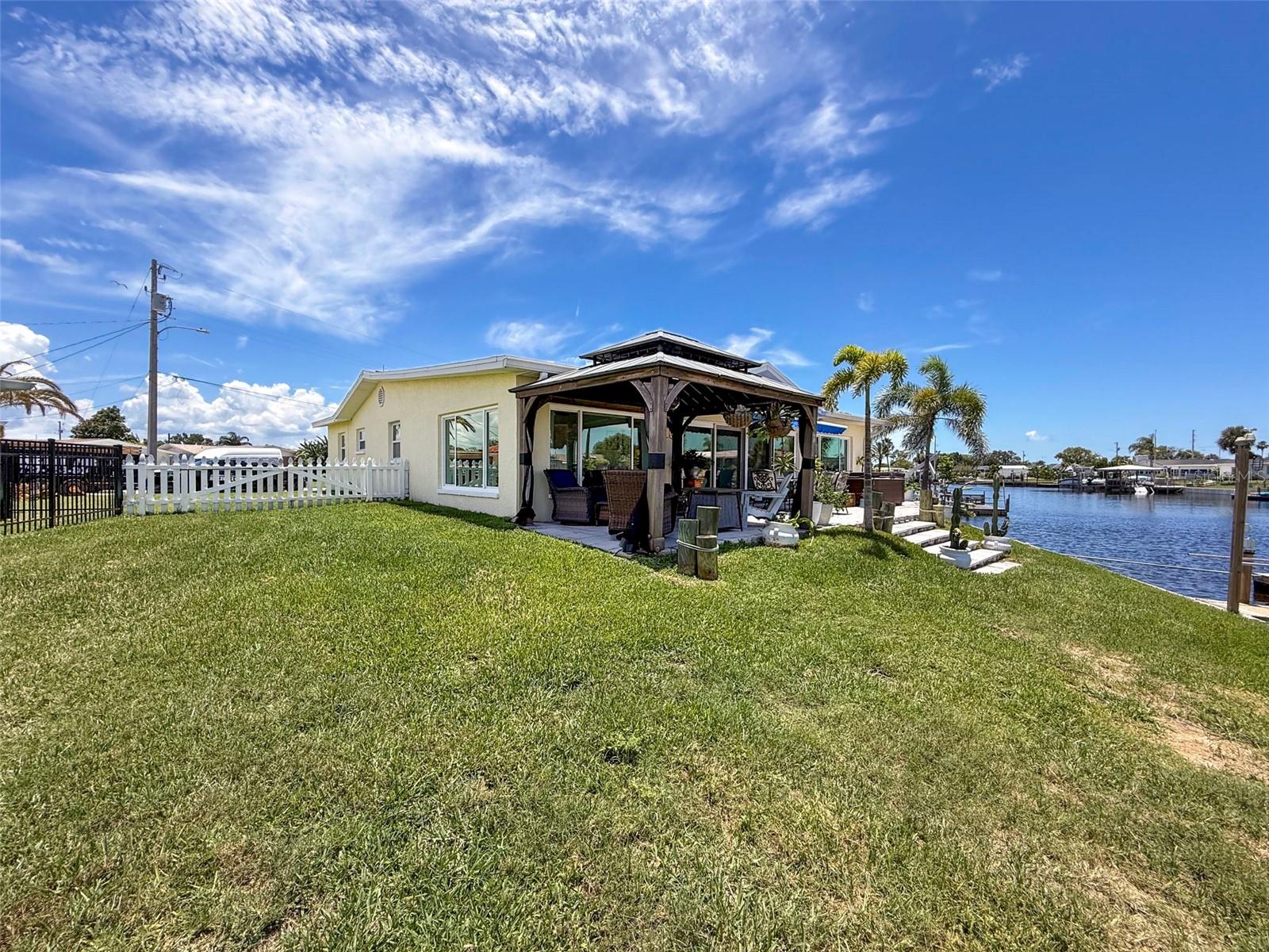 Listing photo id 55 for 12817 2nd Isle