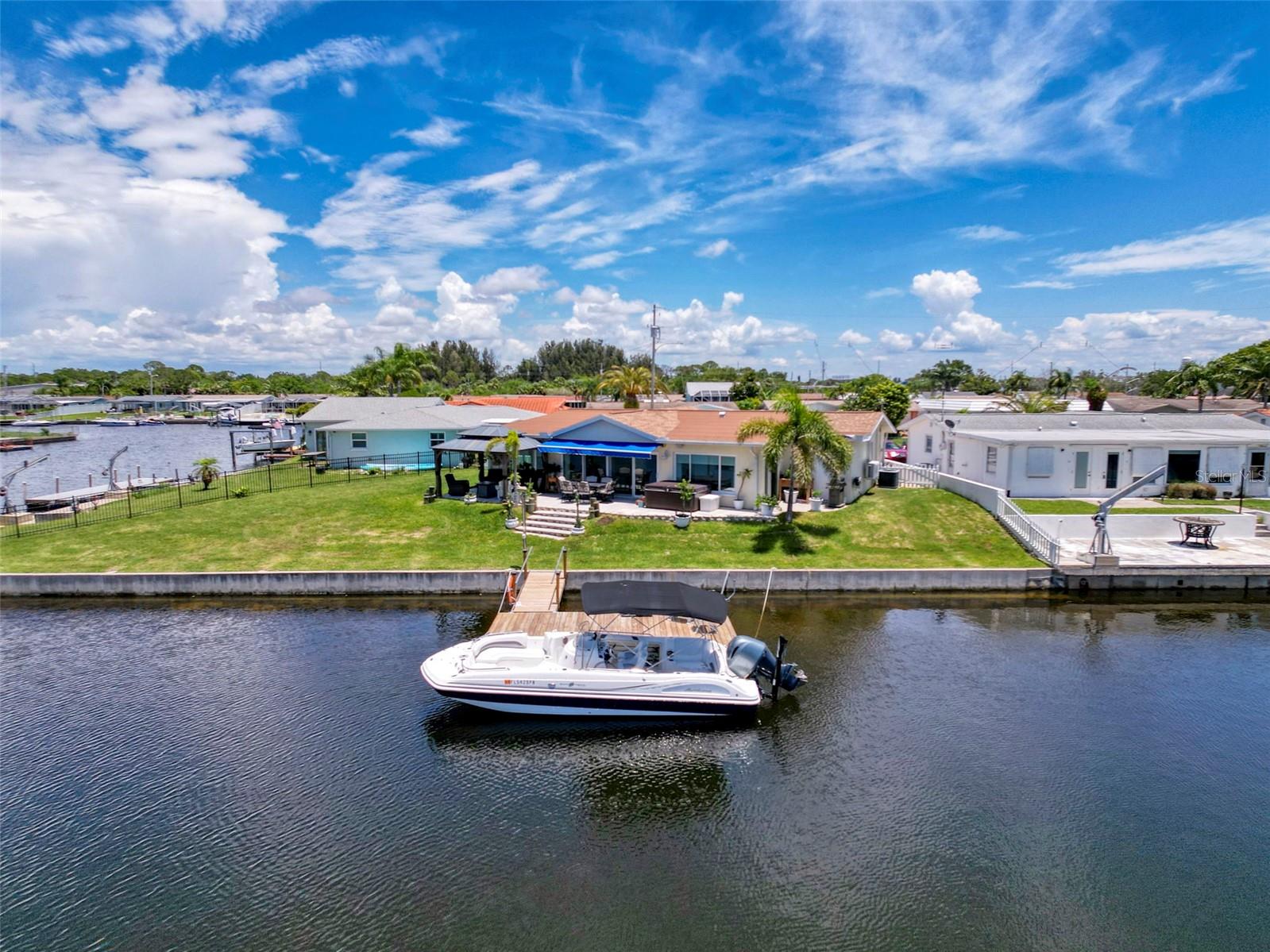 Listing photo id 59 for 12817 2nd Isle