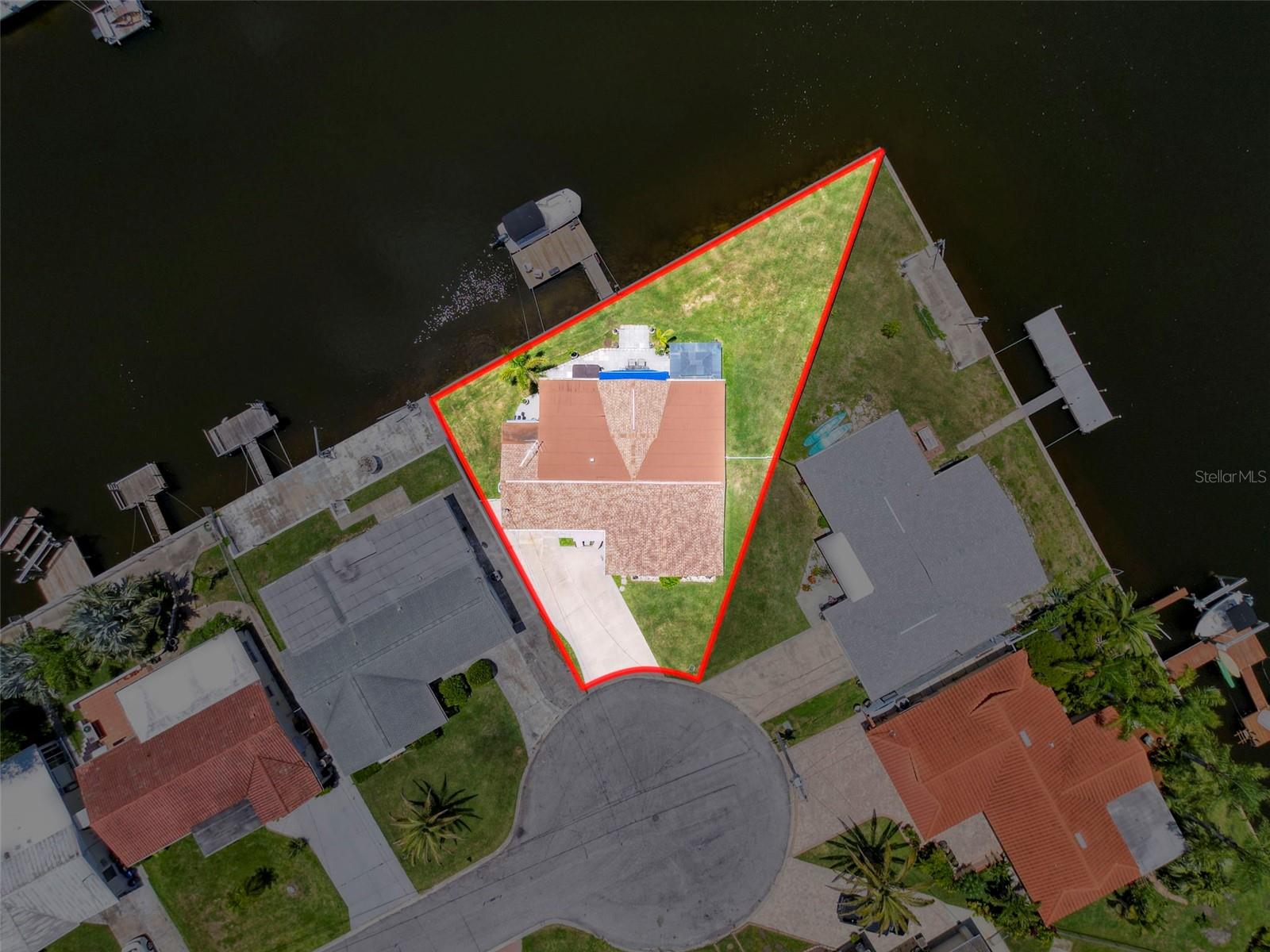 Listing photo id 64 for 12817 2nd Isle