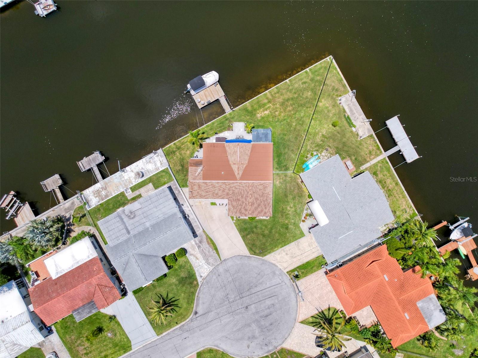 Listing photo id 67 for 12817 2nd Isle