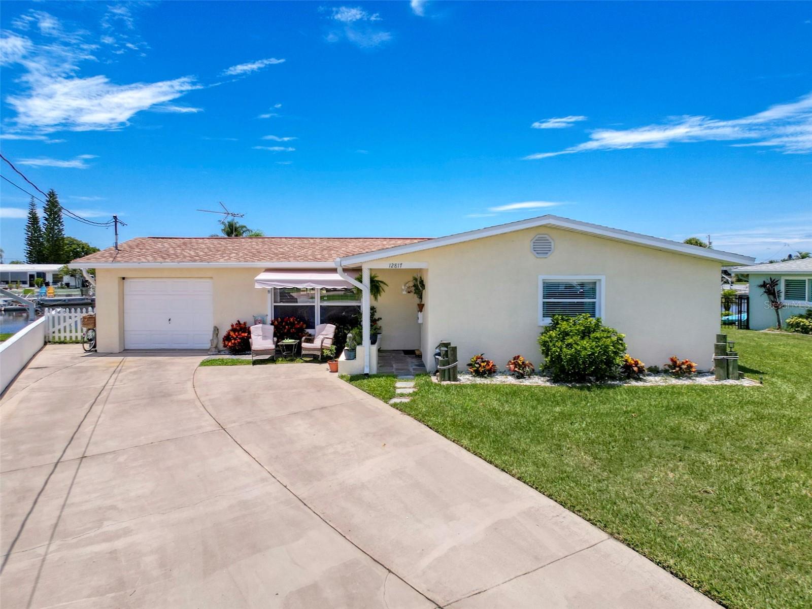 Listing photo id 77 for 12817 2nd Isle