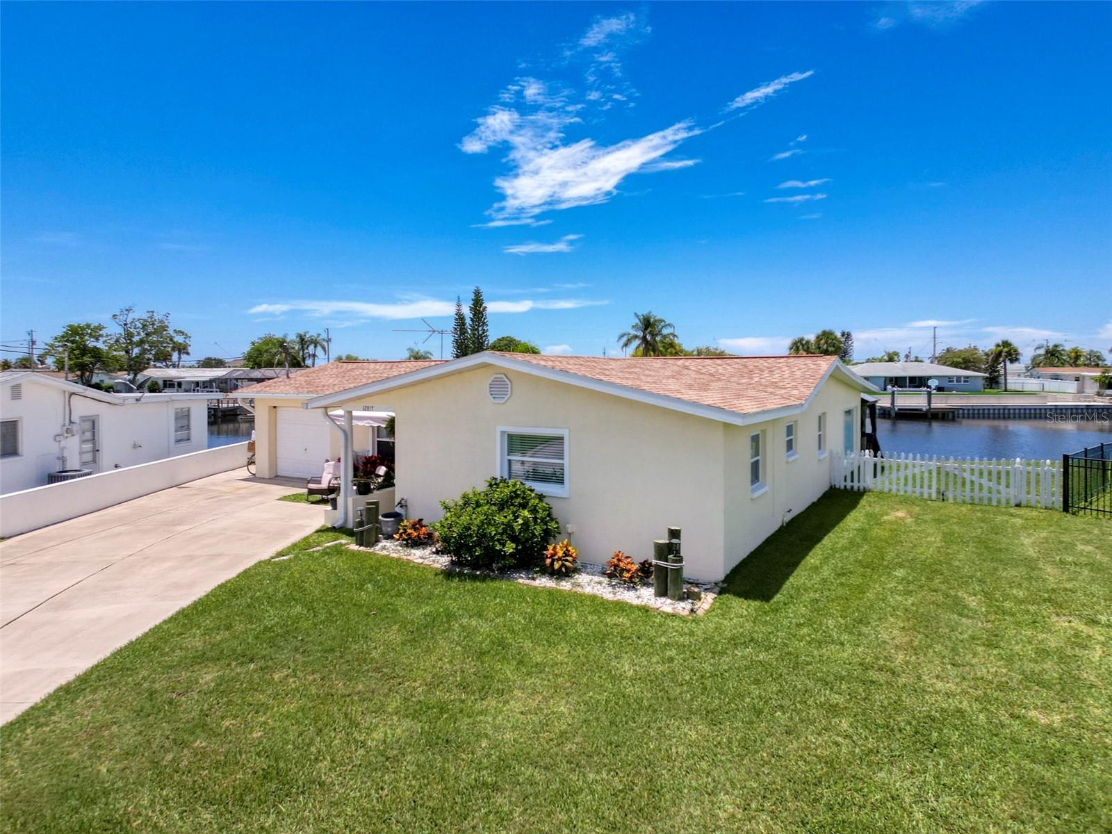 Listing photo id 78 for 12817 2nd Isle