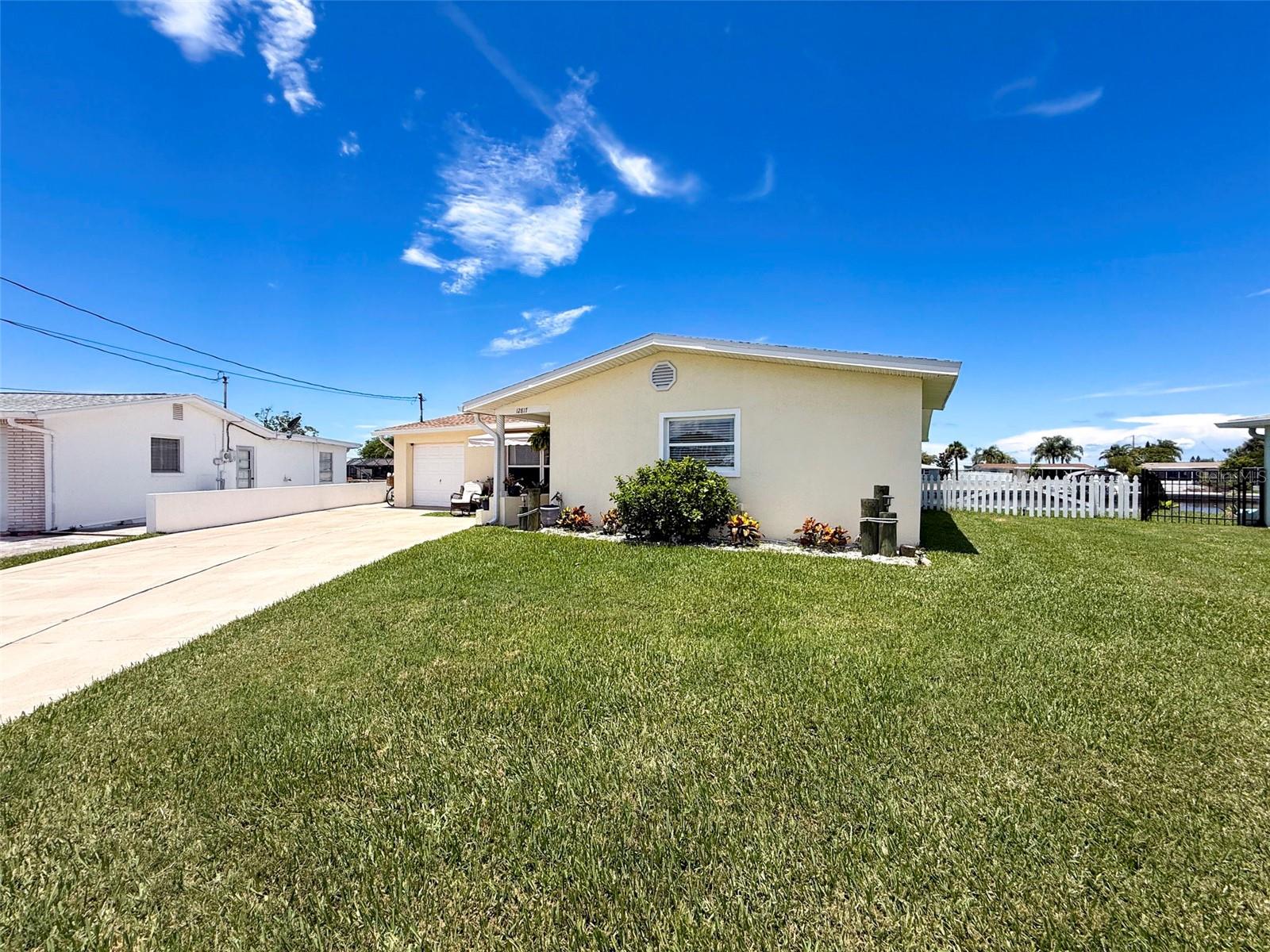 Listing photo id 81 for 12817 2nd Isle