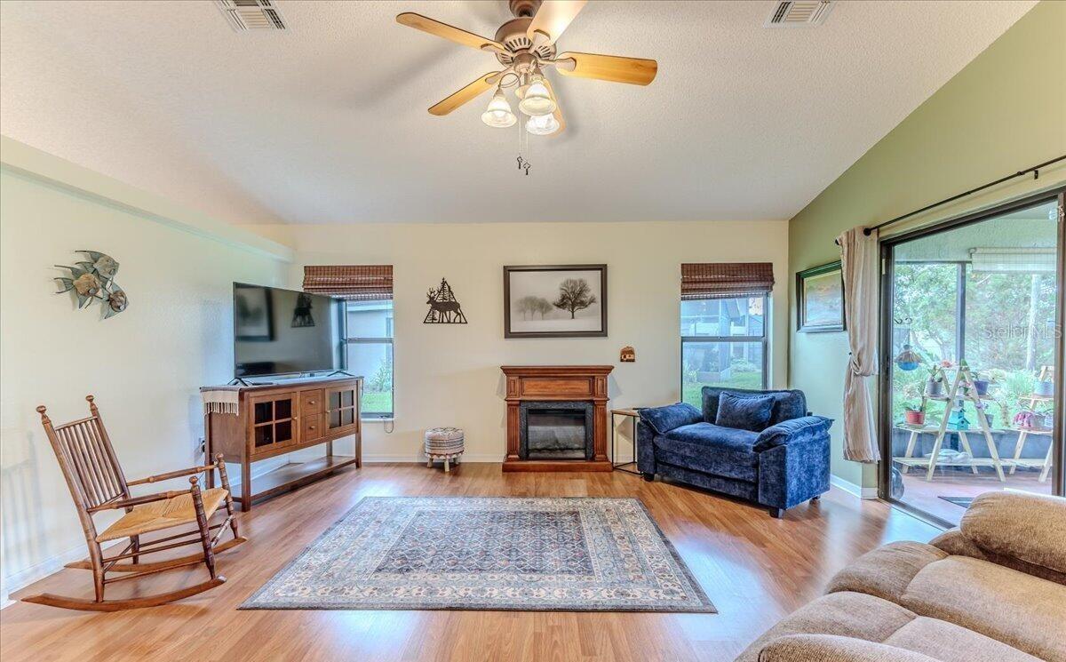 Image 18 of 45 For 11409 Deercroft Court