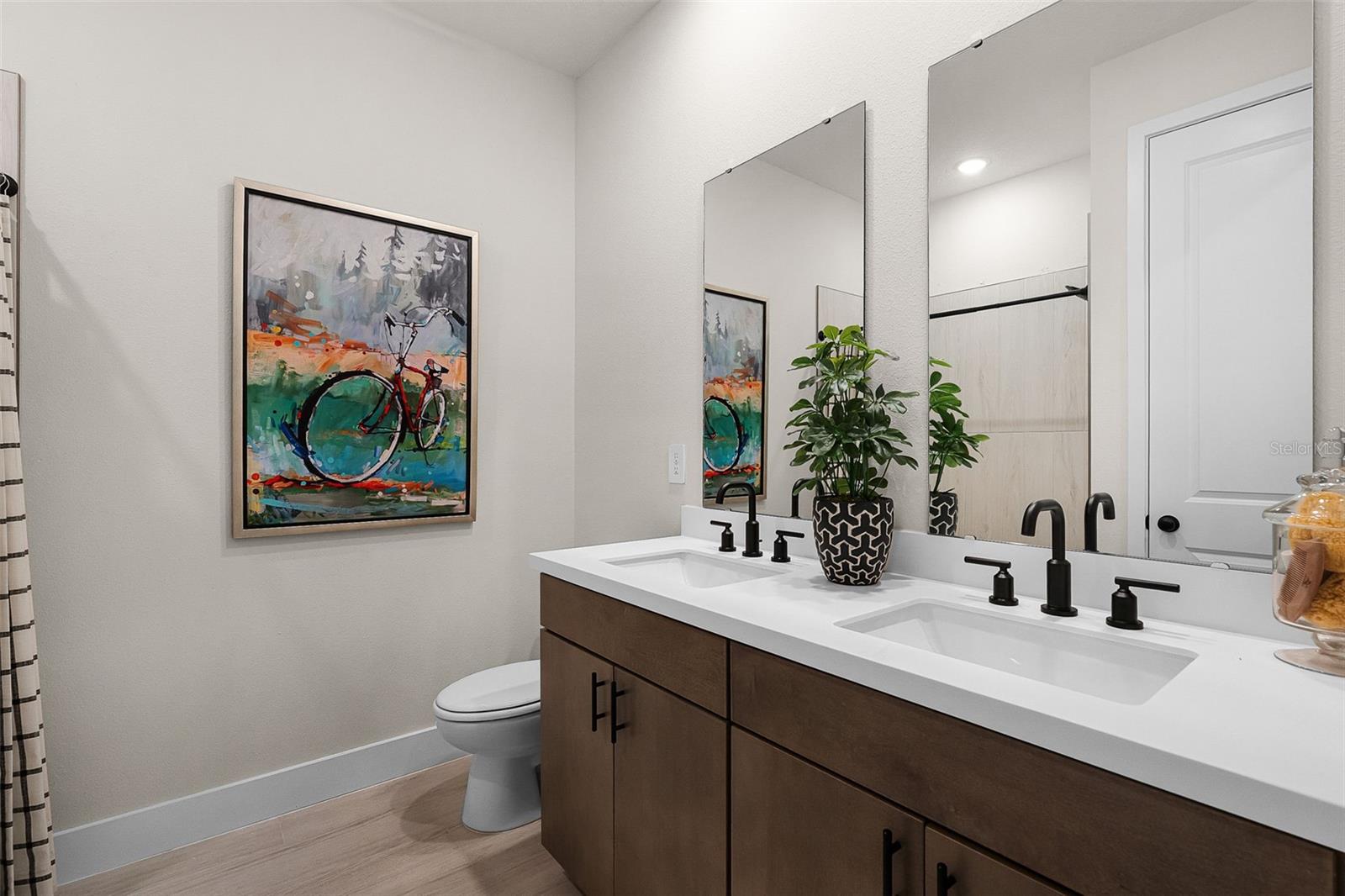 Image 7 of 9 For 818 Emerald Grove Drive