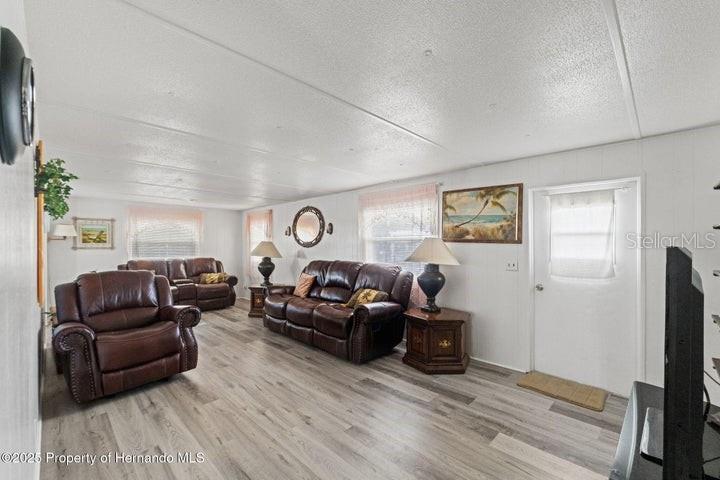 Image 11 of 32 For 7444 Moriah Avenue