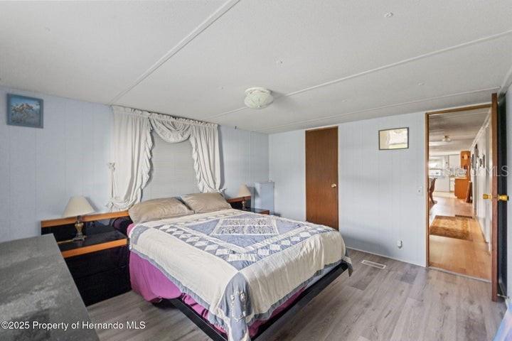 Image 17 of 32 For 7444 Moriah Avenue