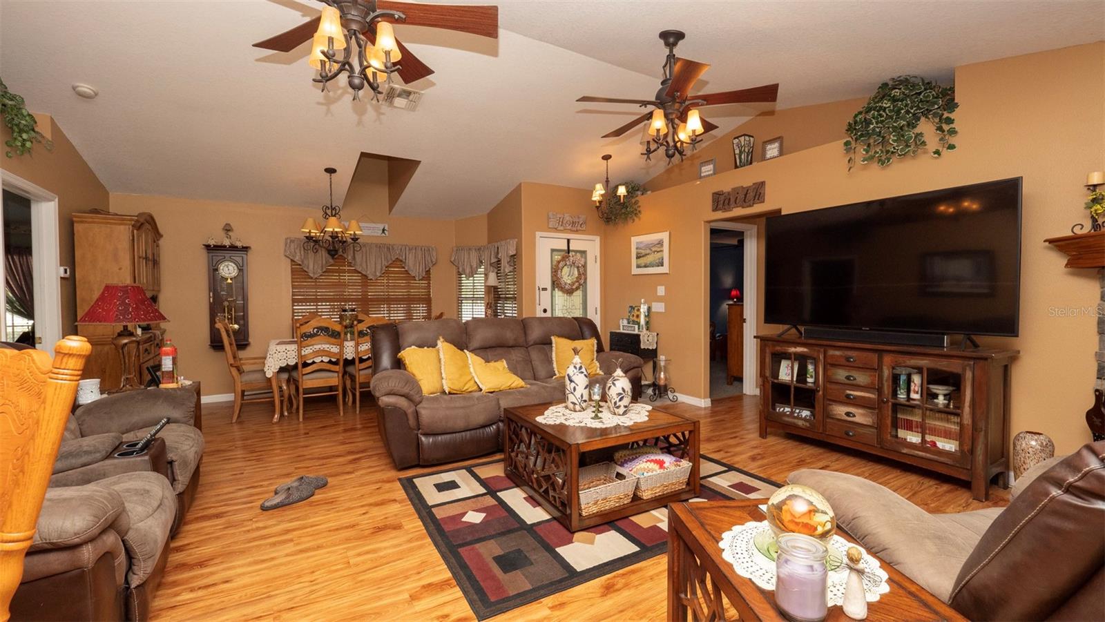 Image 9 of 44 For 17852 Fancy Lane