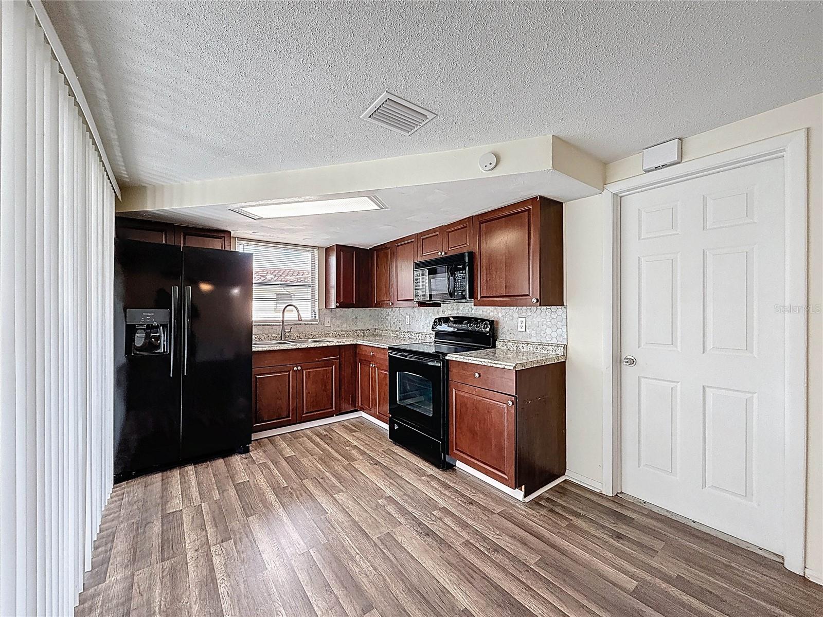 Image 10 of 31 For 9836 Lakeside Lane