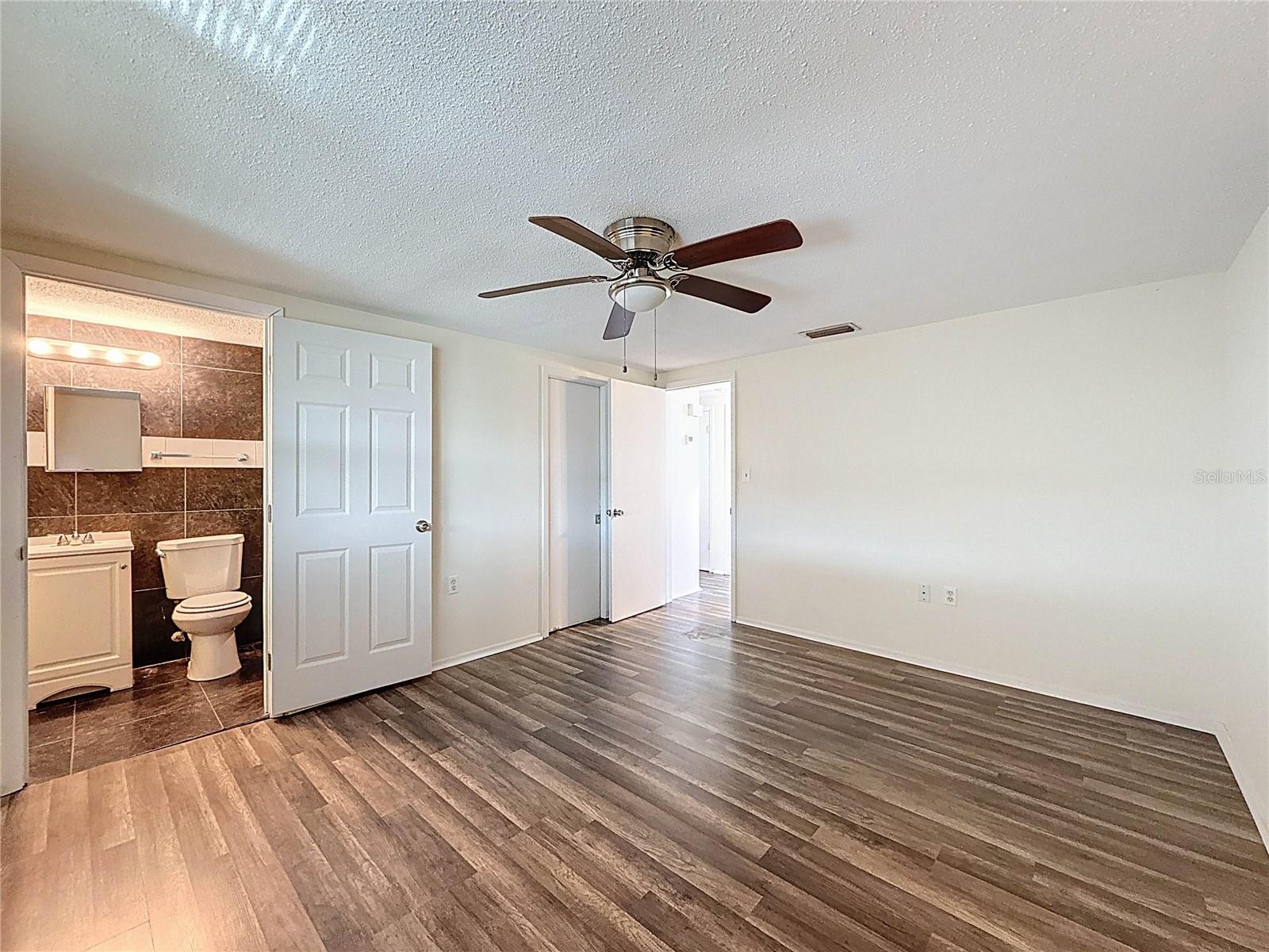 Image 18 of 31 For 9836 Lakeside Lane