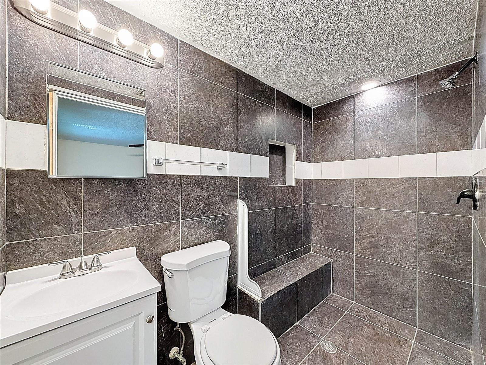 Image 19 of 31 For 9836 Lakeside Lane