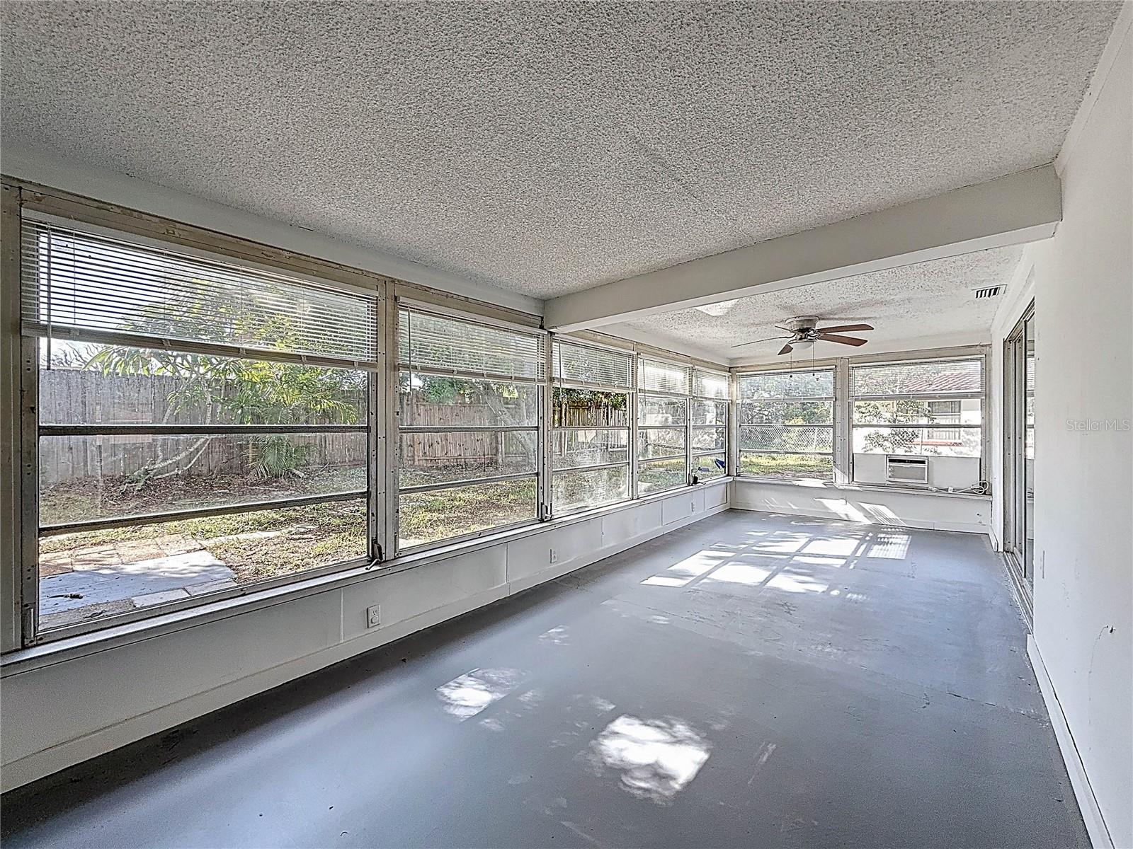 Image 21 of 31 For 9836 Lakeside Lane