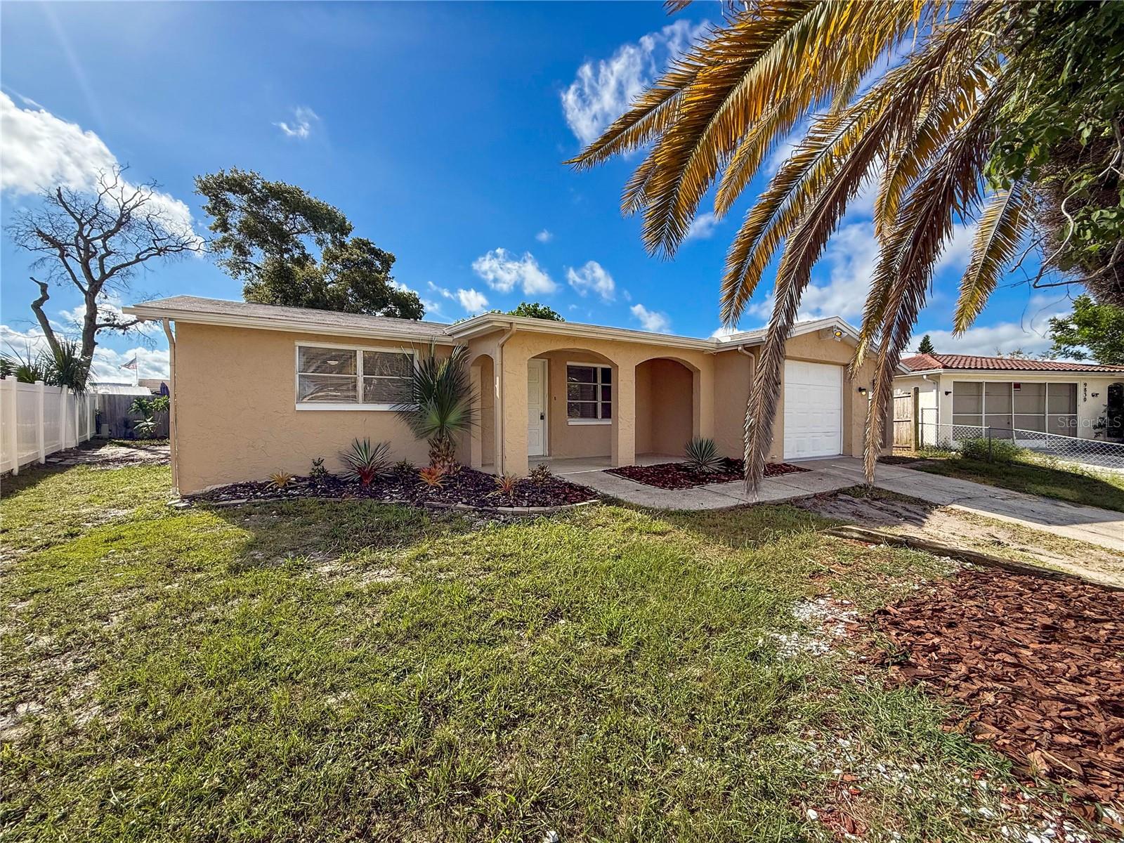 Image 4 of 31 For 9836 Lakeside Lane