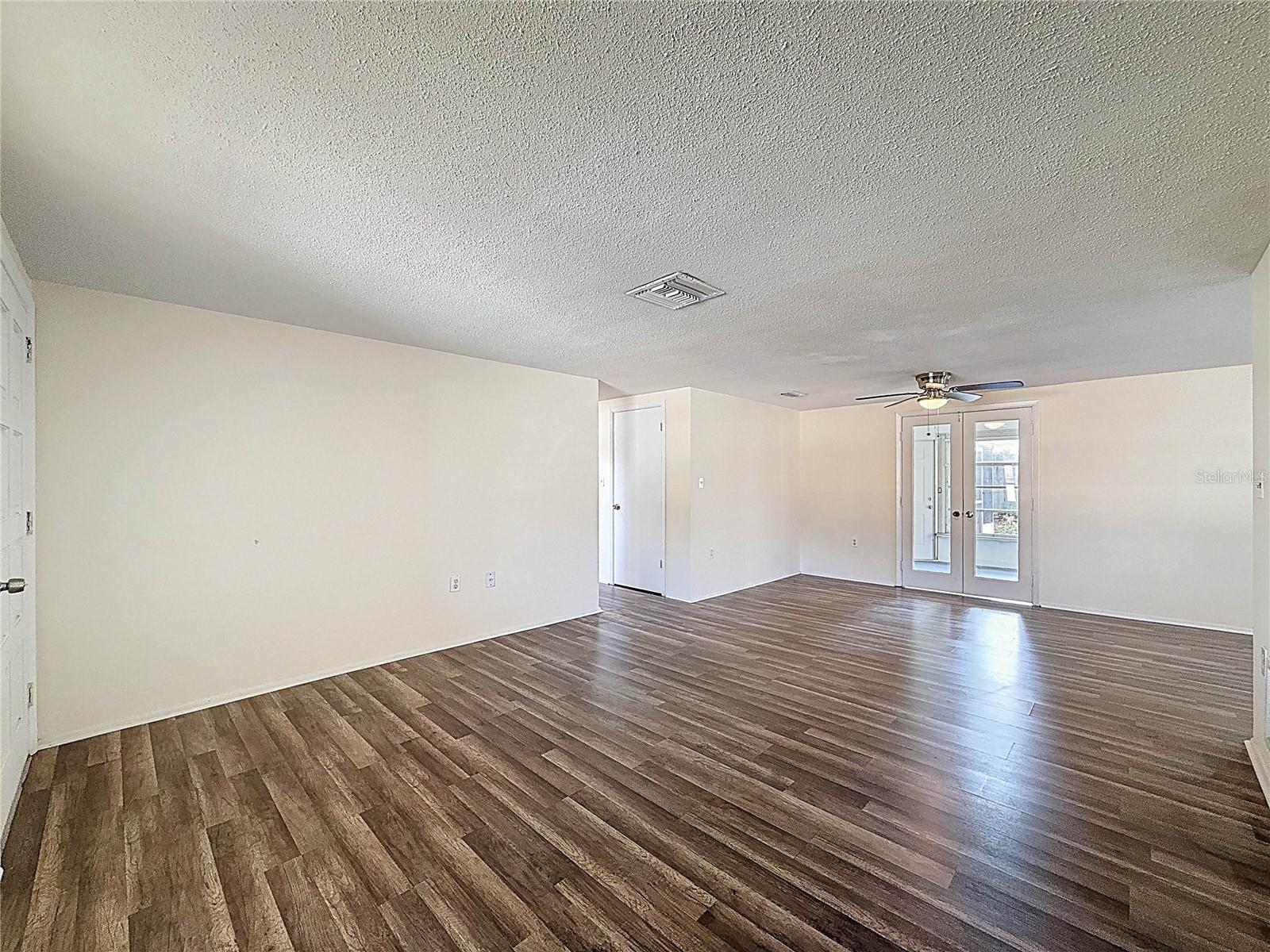 Image 7 of 31 For 9836 Lakeside Lane