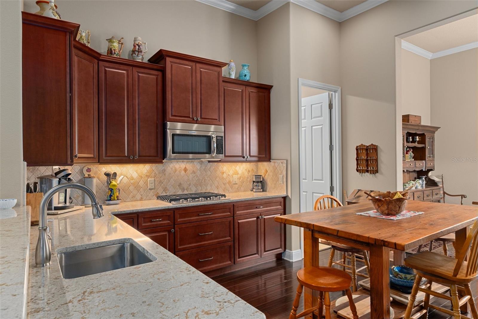 Listing photo id 10 for 1576 Eagle Ridge Path