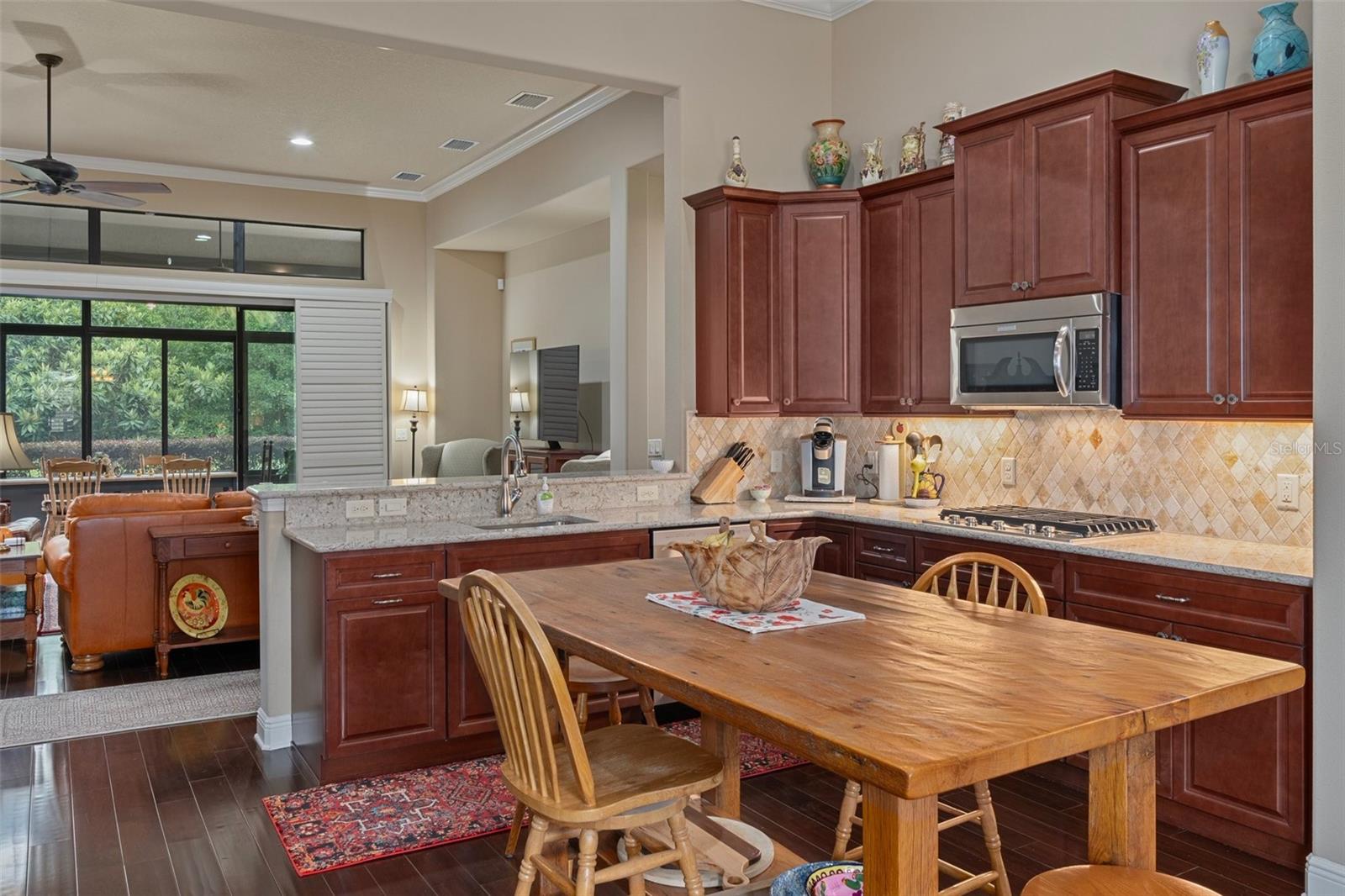 Listing photo id 12 for 1576 Eagle Ridge Path