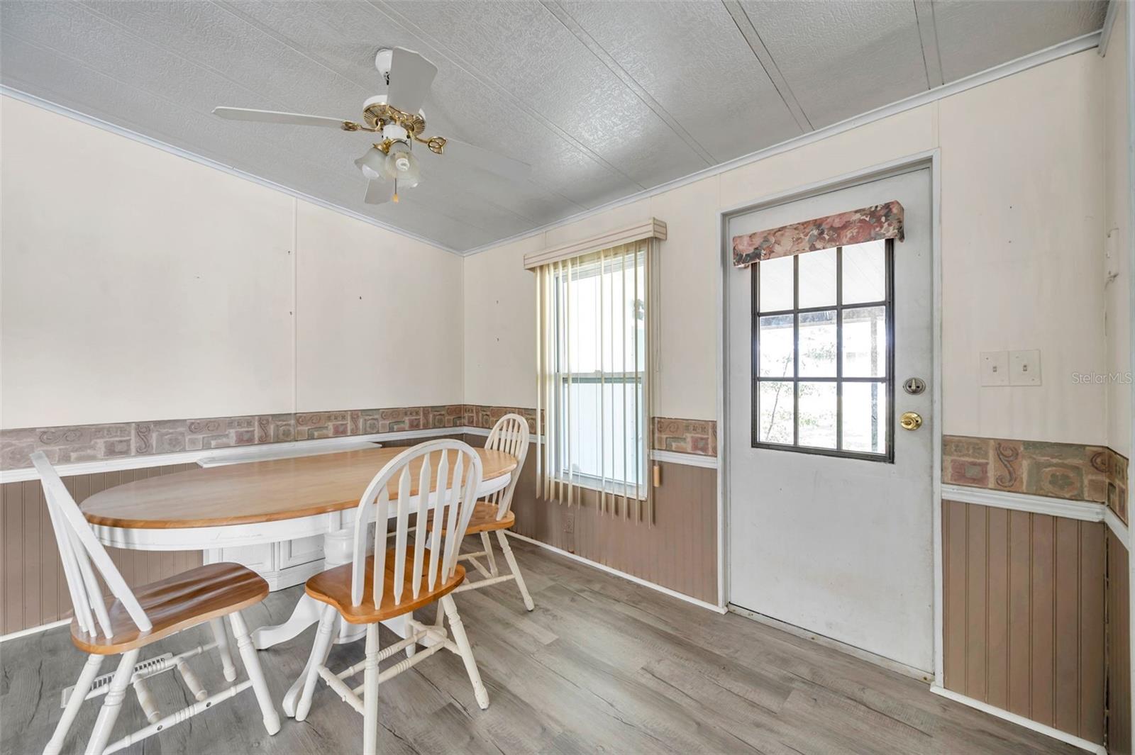 Image 17 of 90 For 16131 Brookridge Boulevard