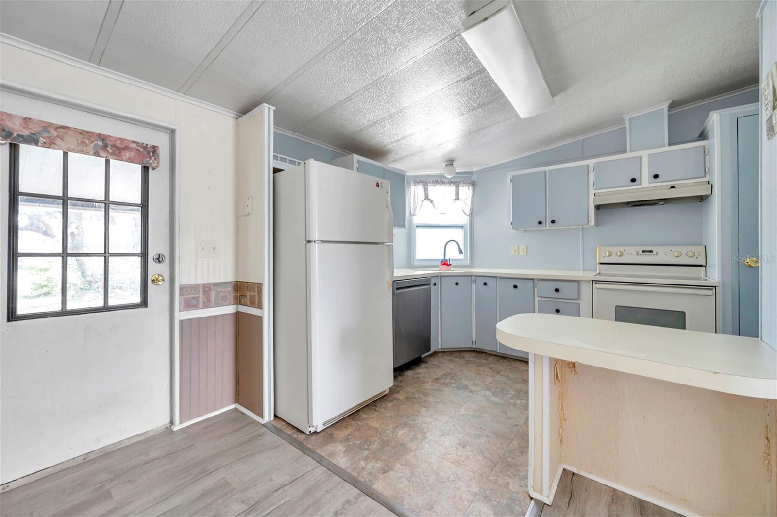 Image 18 of 90 For 16131 Brookridge Boulevard