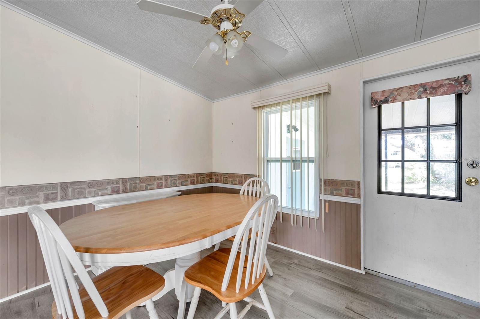 Image 20 of 90 For 16131 Brookridge Boulevard