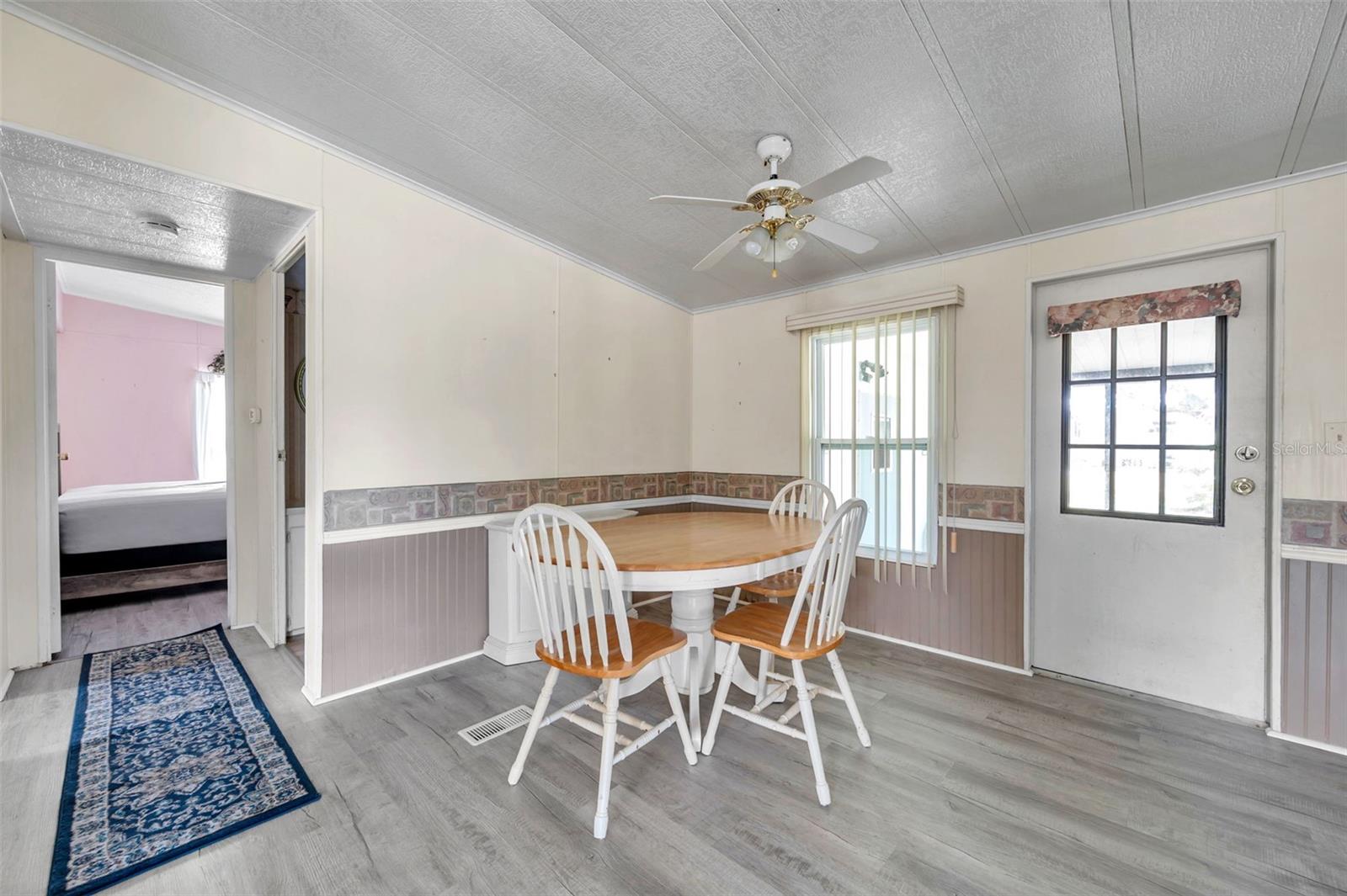 Image 21 of 90 For 16131 Brookridge Boulevard