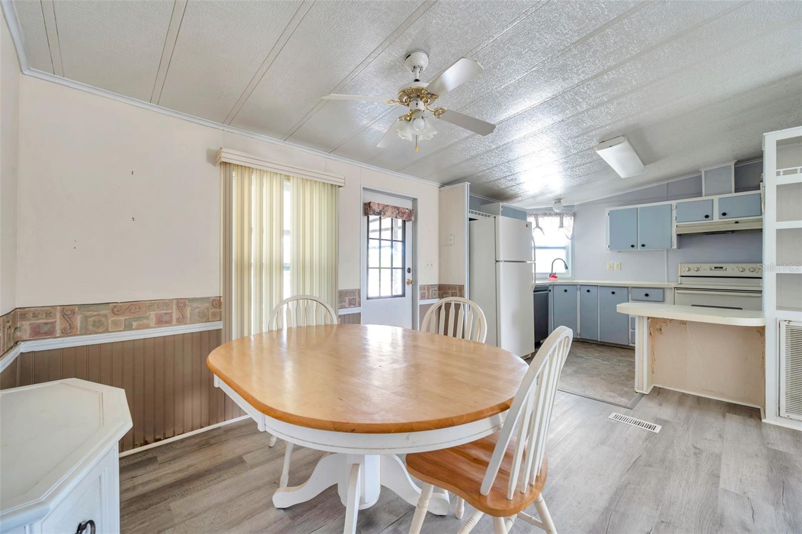 Image 22 of 90 For 16131 Brookridge Boulevard