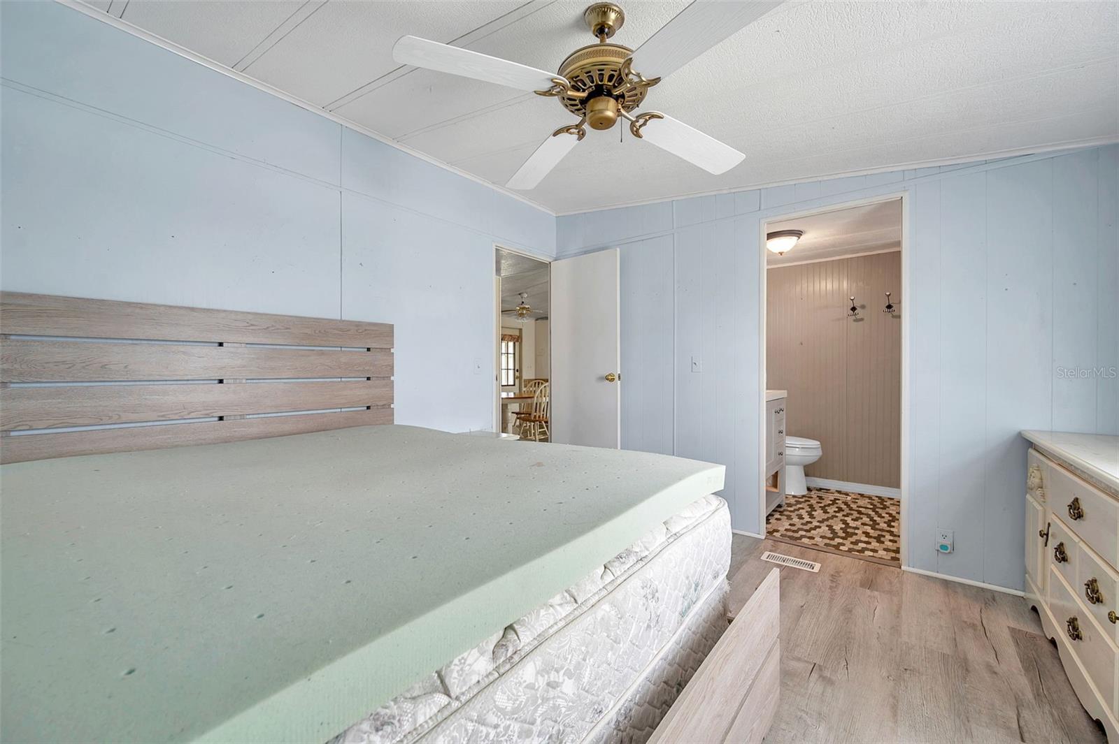 Image 37 of 90 For 16131 Brookridge Boulevard