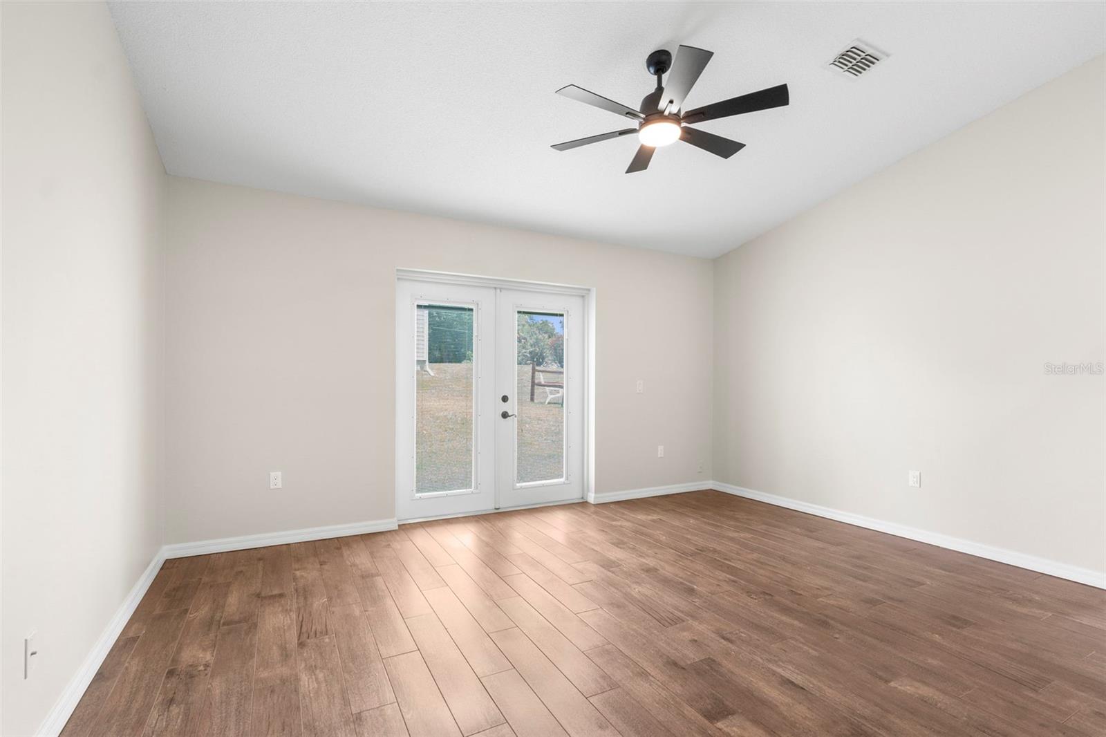 Image 15 of 33 For 23165 Foreside Avenue