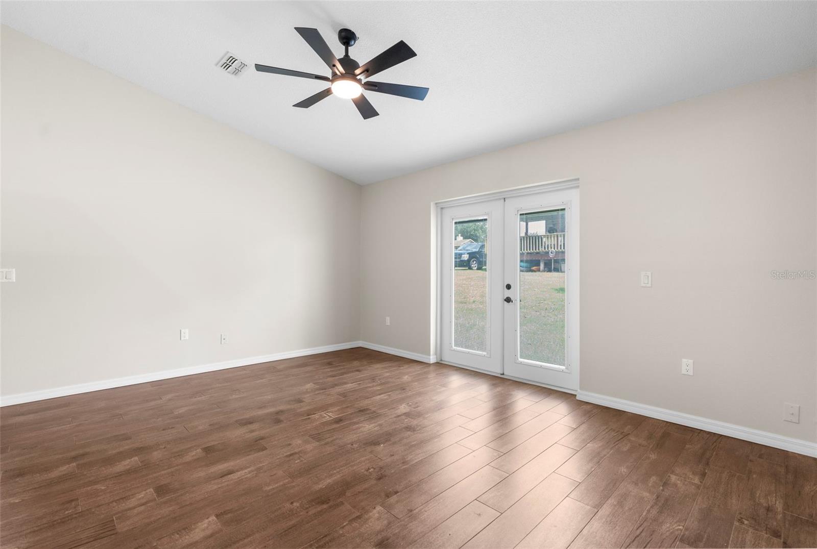 Image 17 of 33 For 23165 Foreside Avenue
