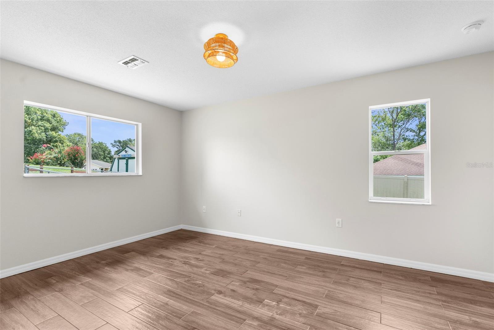 Image 19 of 33 For 23165 Foreside Avenue
