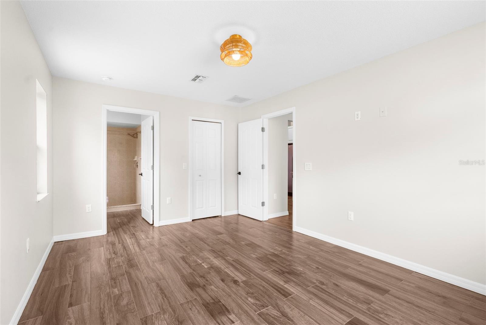 Image 21 of 33 For 23165 Foreside Avenue