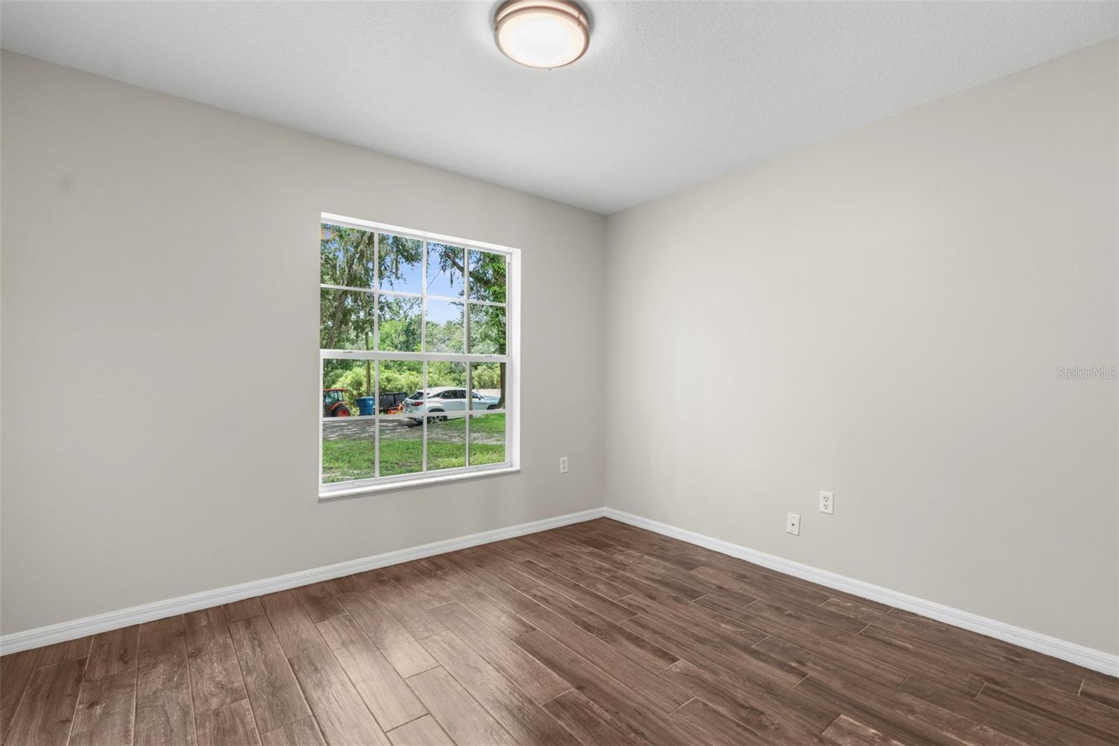 Image 24 of 33 For 23165 Foreside Avenue