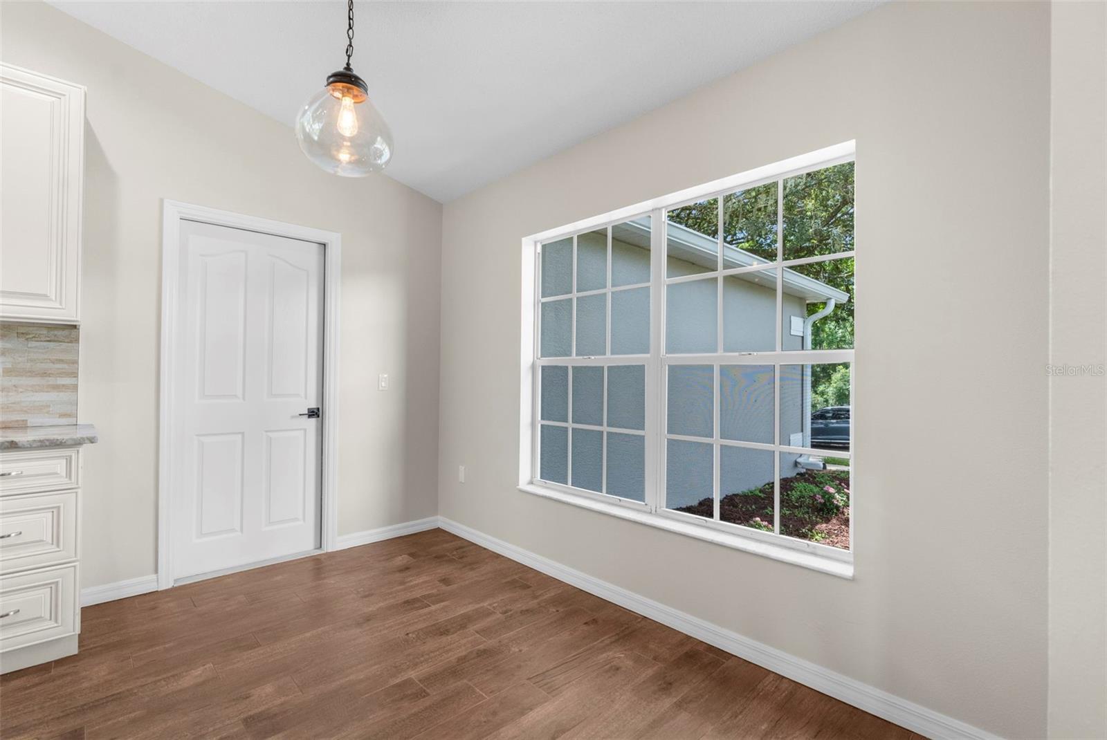 Image 6 of 33 For 23165 Foreside Avenue