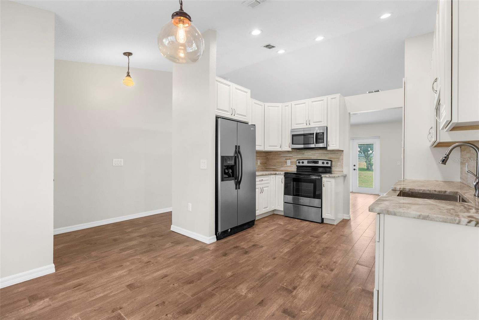 Image 7 of 33 For 23165 Foreside Avenue