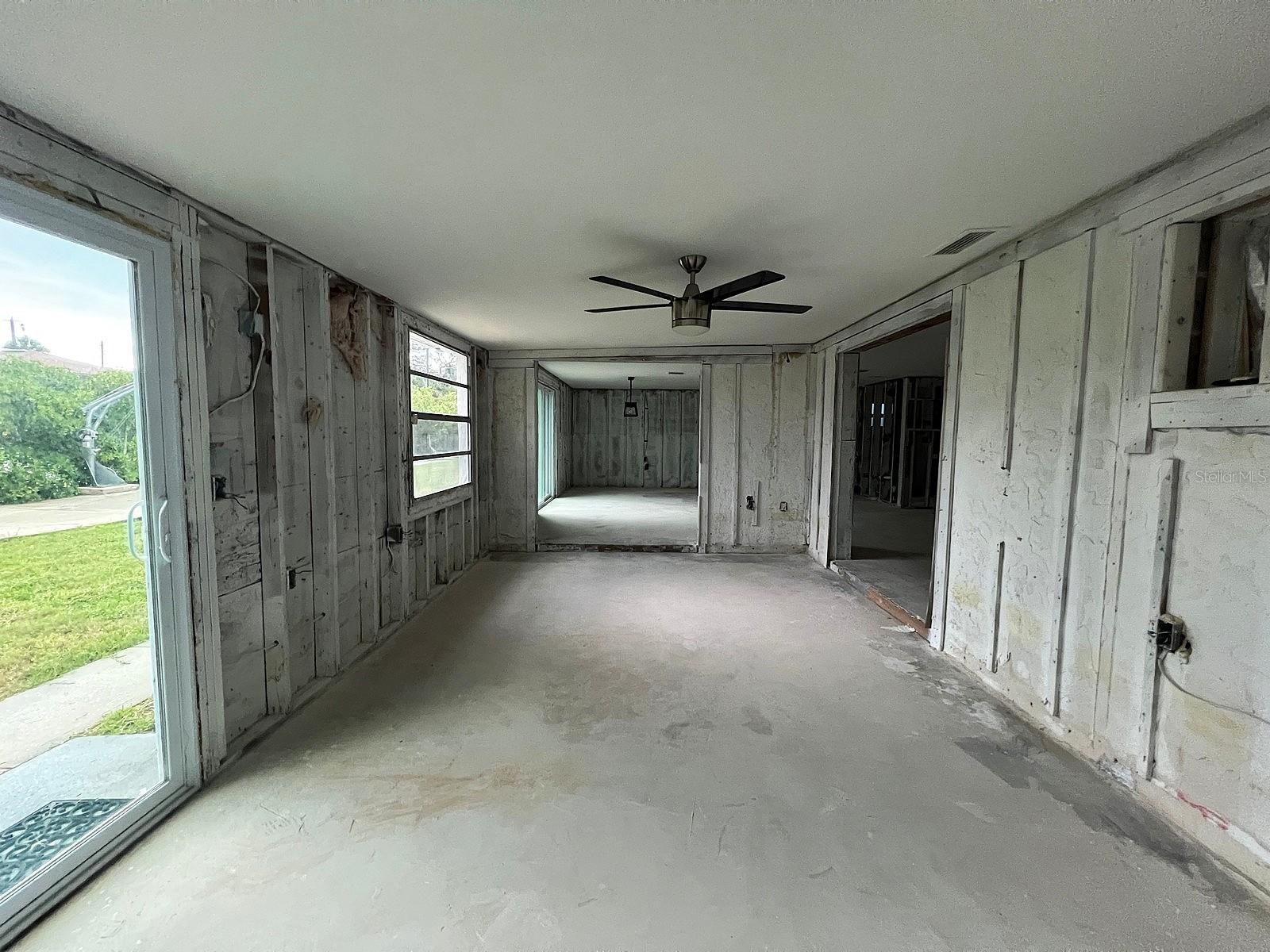 Listing photo id 9 for 5435 Quist Drive