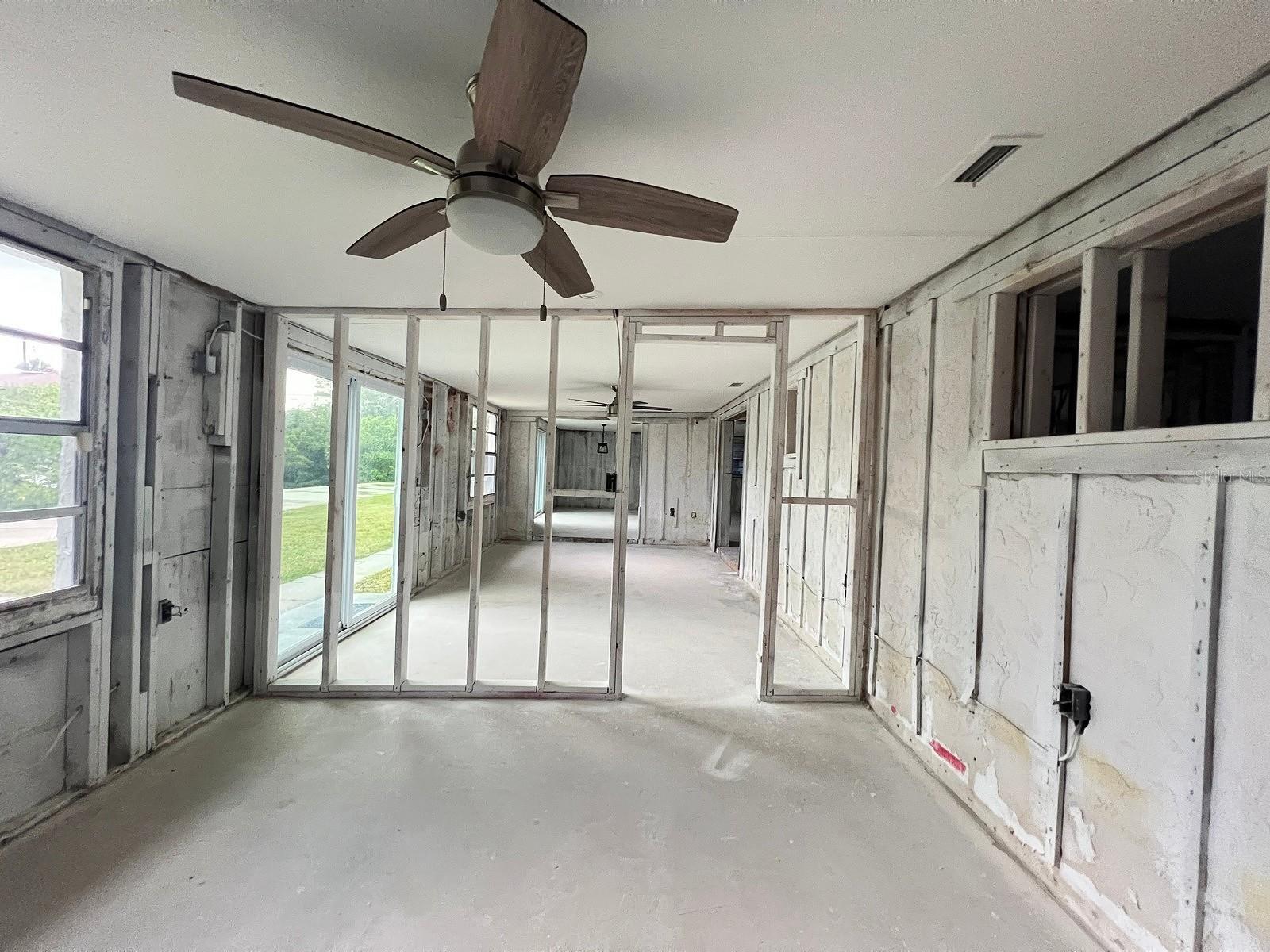 Listing photo id 11 for 5435 Quist Drive