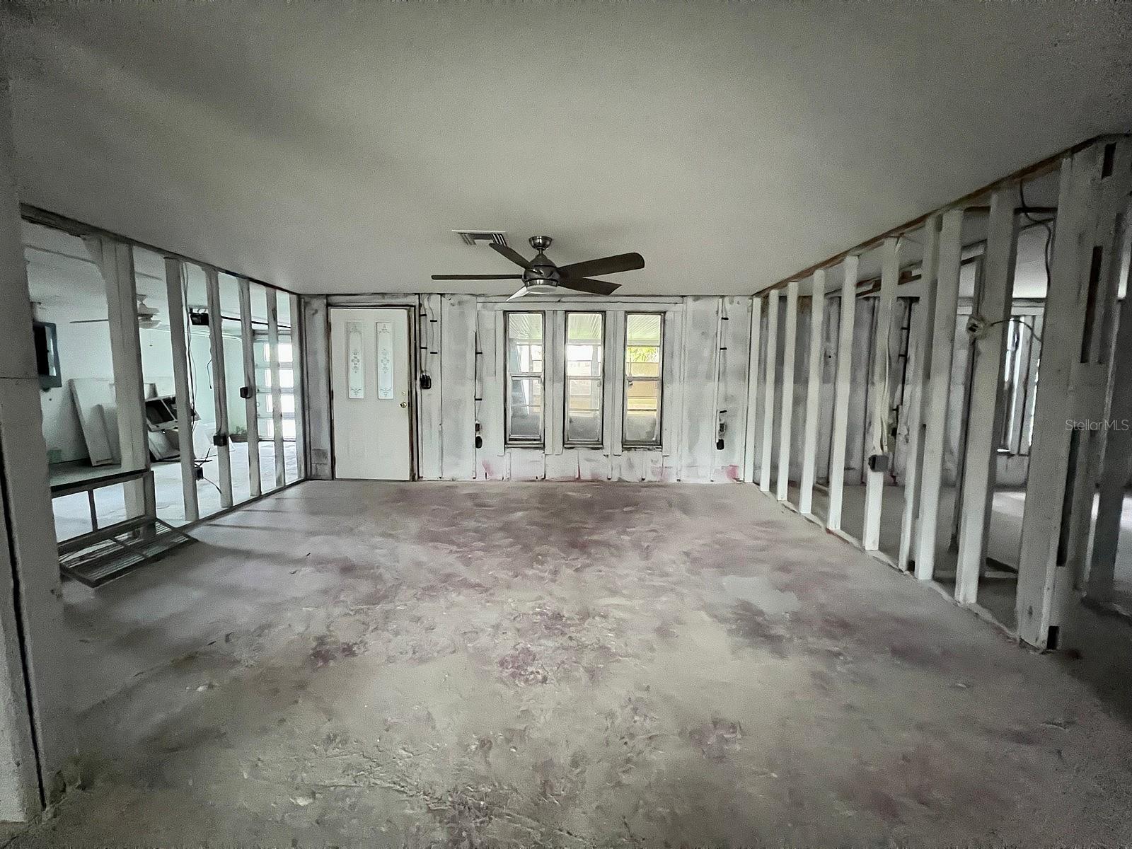 Listing photo id 12 for 5435 Quist Drive