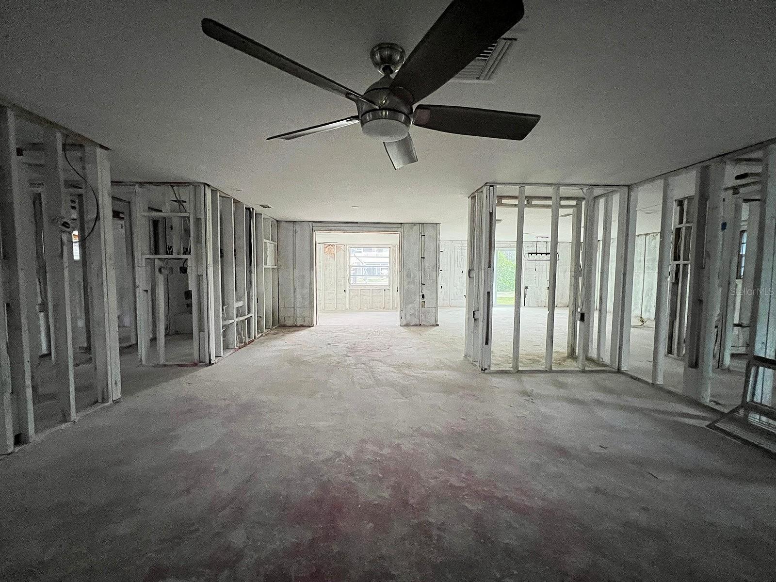 Listing photo id 13 for 5435 Quist Drive