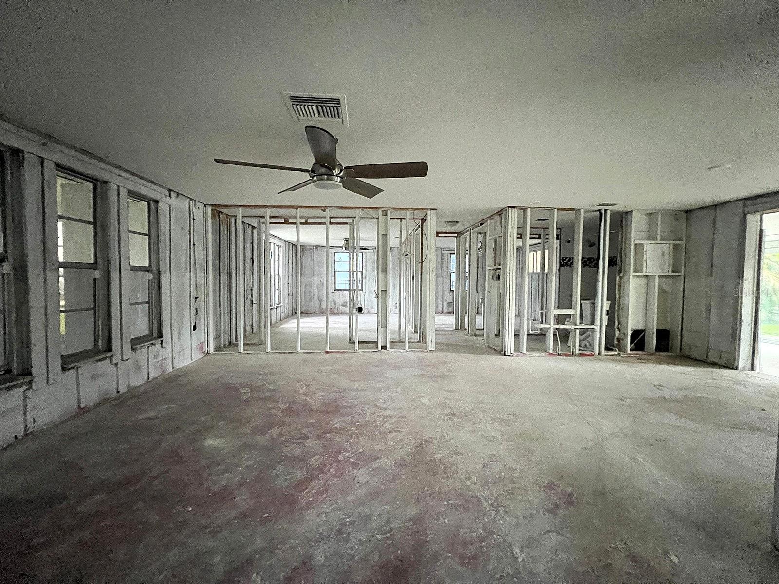 Listing photo id 15 for 5435 Quist Drive