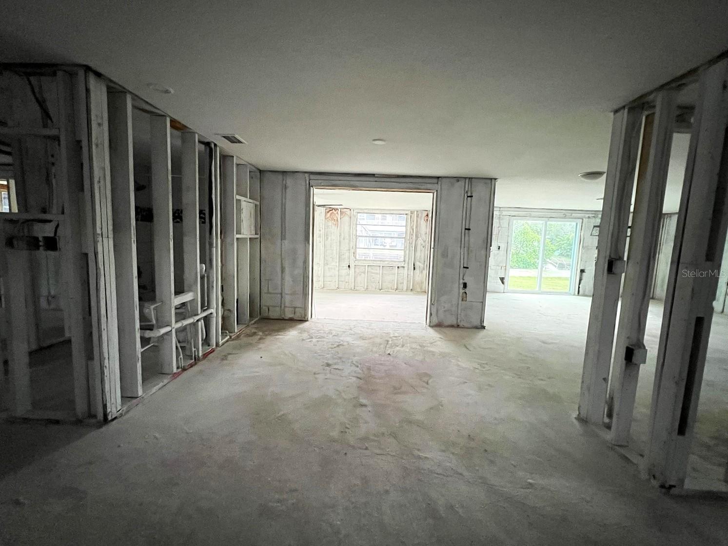 Listing photo id 16 for 5435 Quist Drive