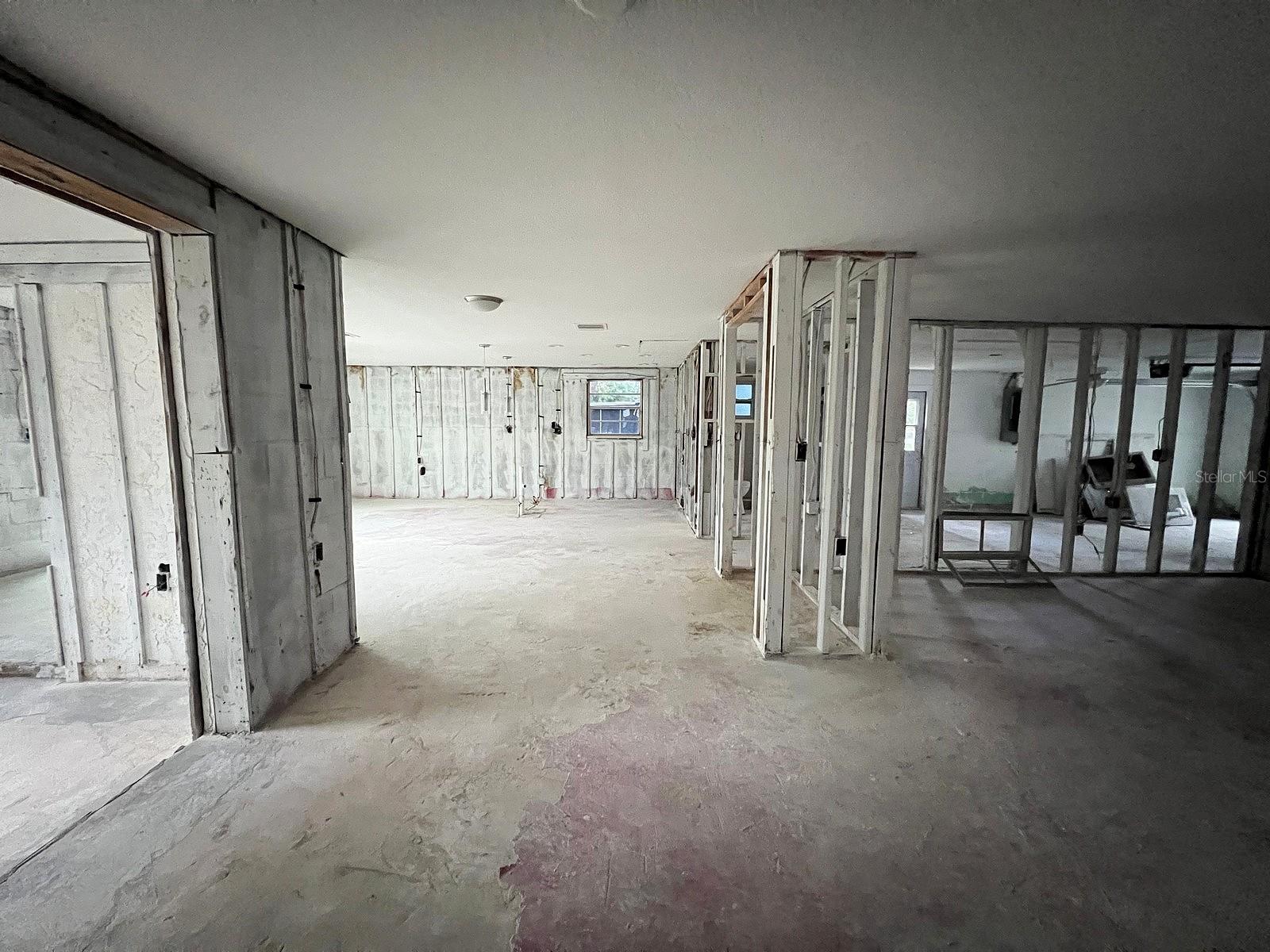 Listing photo id 17 for 5435 Quist Drive